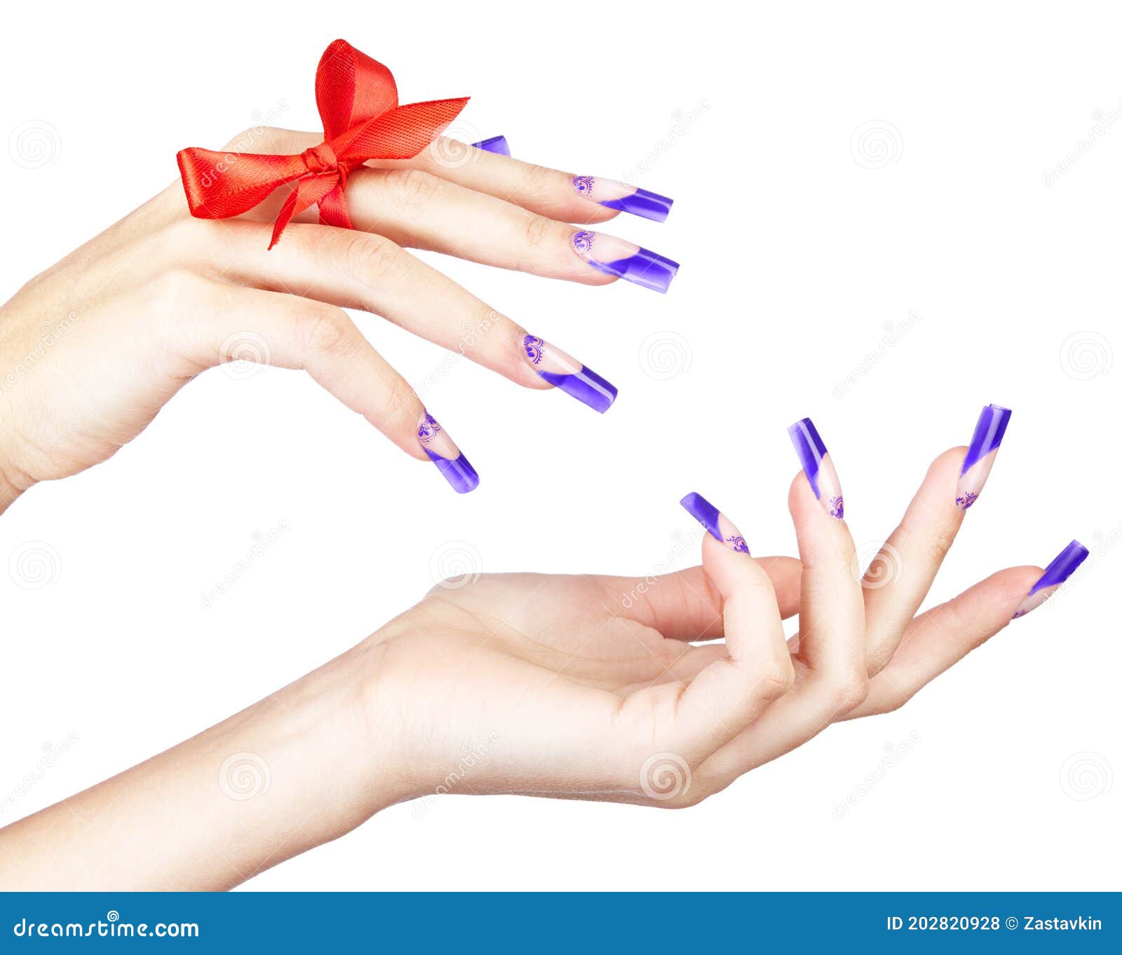 Manos Con Manicura De Uñas Acrílicas Azul Francés Y Pintura Con Arco En El  Dedo Foto de archivo - Imagen de perfecto, muchacha: 202820928
