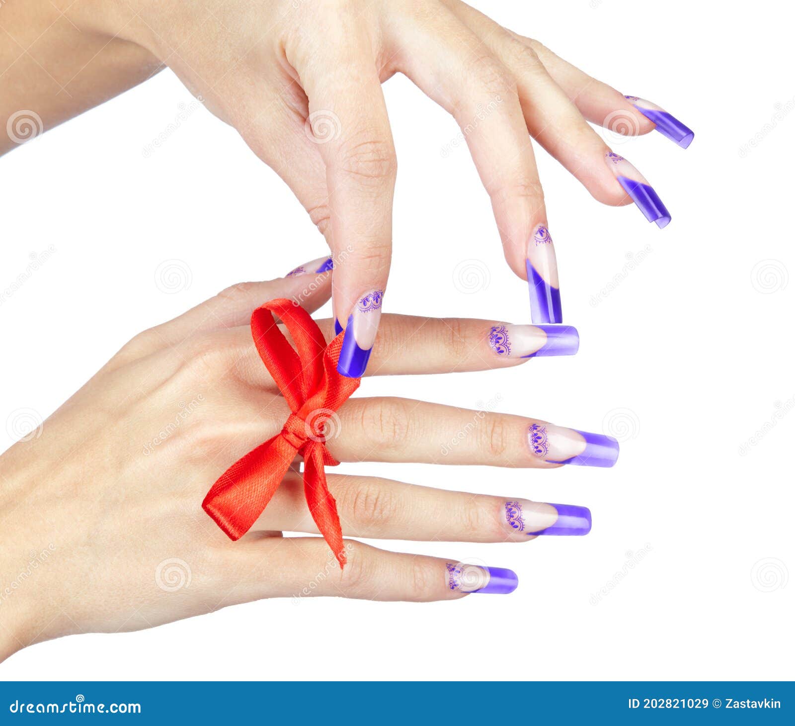 Manos Con Manicura De Uñas Acrílicas Azul Francesa Y Pintura Con Arco Rojo  En El Dedo Imagen de archivo - Imagen de nana, aislado: 202821029