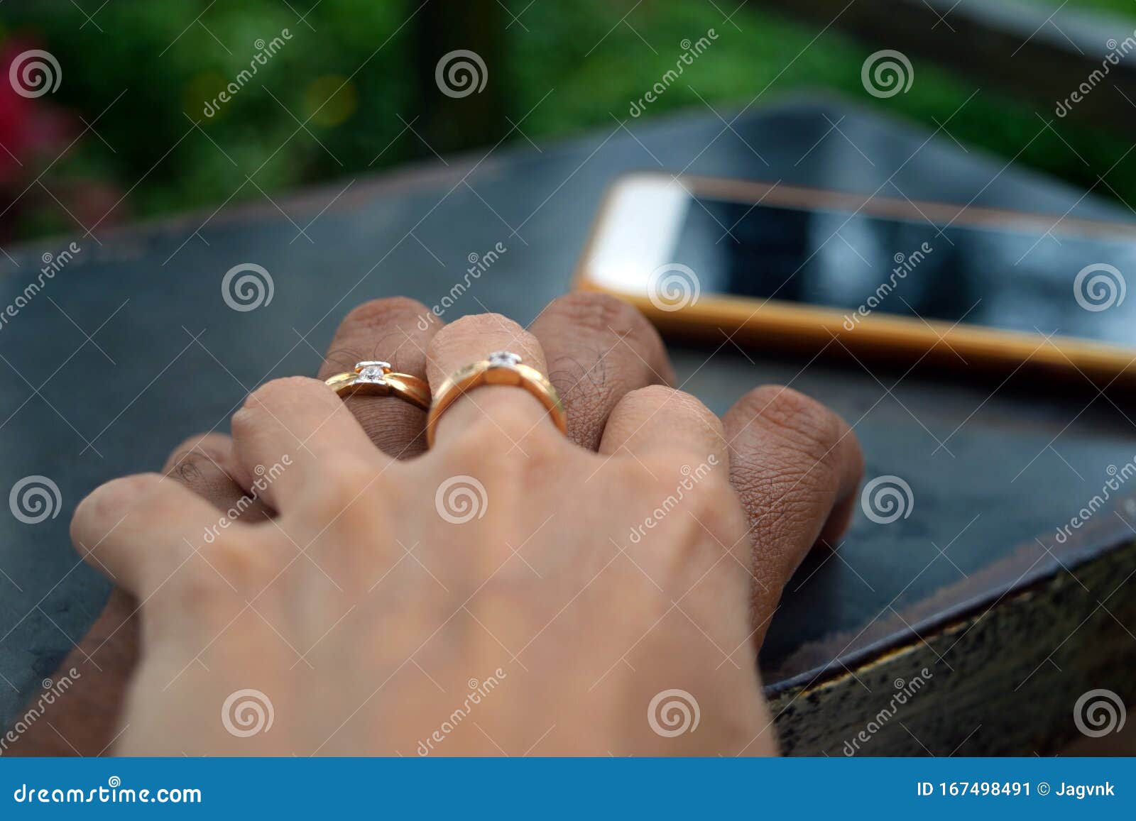 Manos De Pareja Tocándose El Otro Símbolo Del Amor Imagen de archivo - Imagen de sirve, amor: 167498491 Manos De Pareja Tocándose El Otro Símbolo Del Amor Imagen de archivo - Imagen de sirve, amor: 167498491
