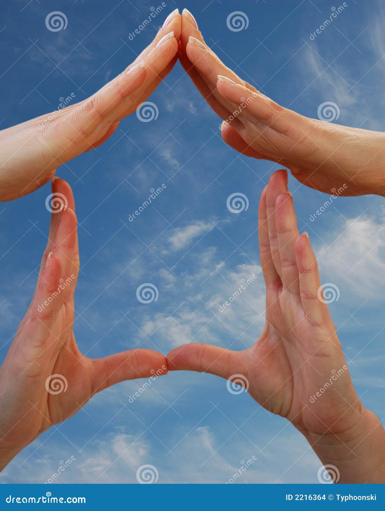Manos formadas a una casa foto de archivo. Imagen de cielo 2216364