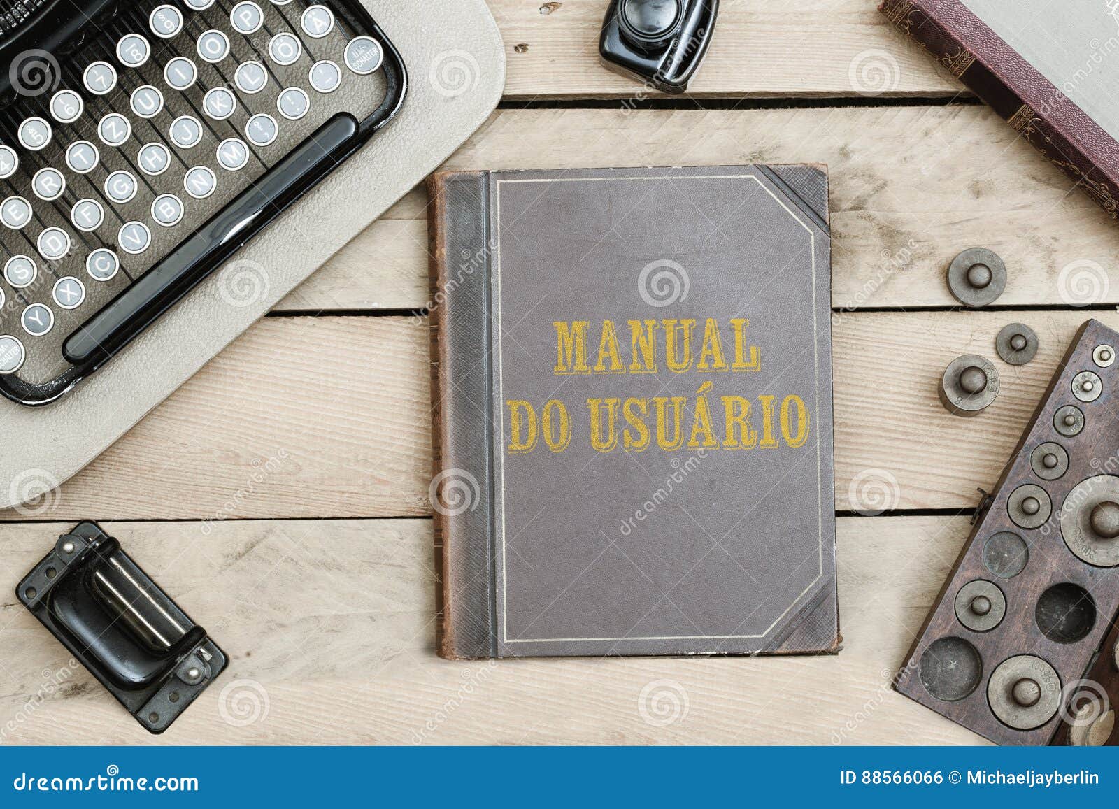 manual do usuario, portuguese text for user`s manual on old book