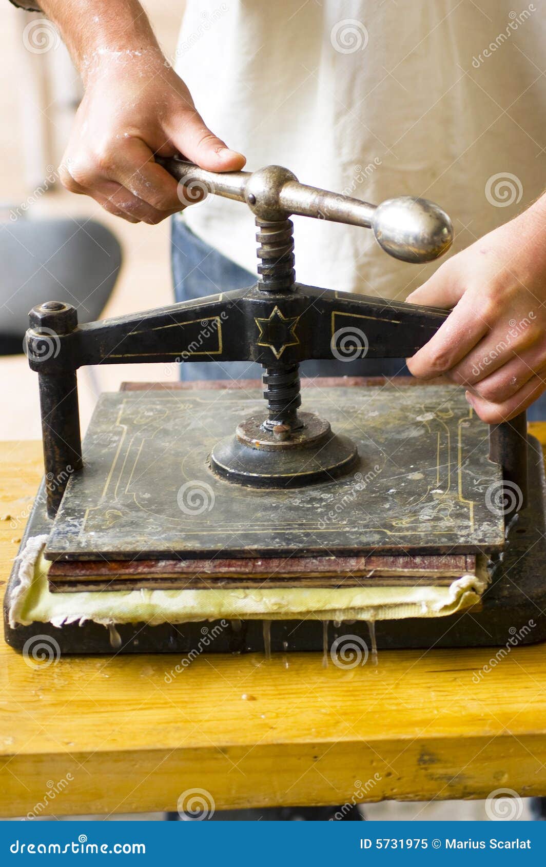 Manufacturing Handmade Paper Stock Image Image of handmade, plates