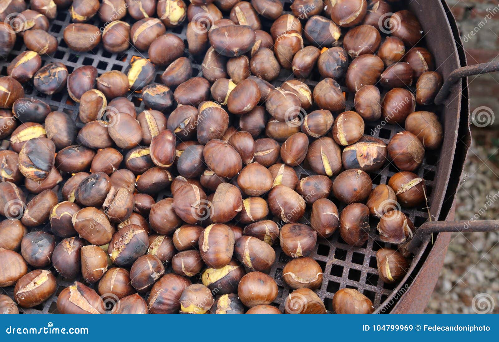 https://thumbs.dreamstime.com/z/many-roasted-chestnut-popular-autumn-street-food-brown-cooked-roasted-chestnut-autumn-winter-street-foo-104799969.jpg