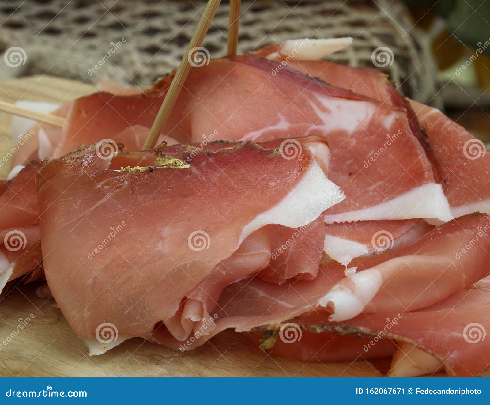 many slices of cold cuts