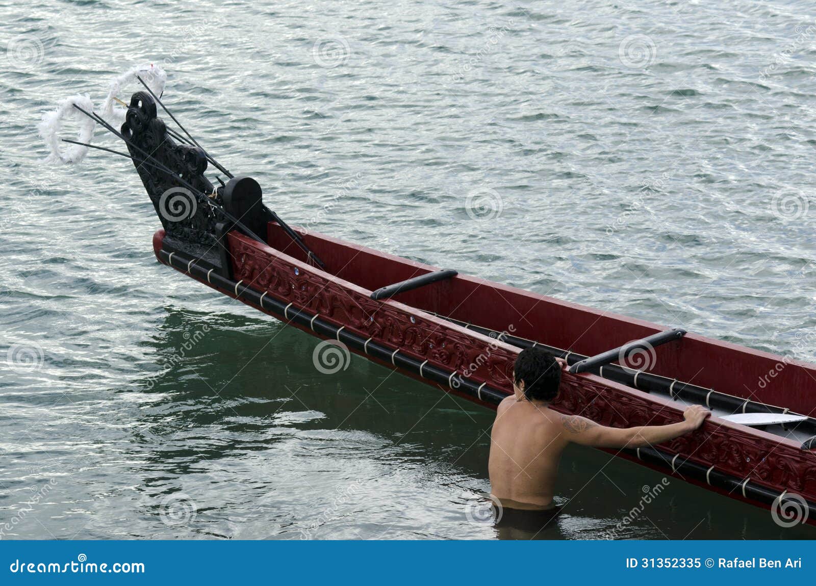 Maori War Waka Canoe Editorial Image - Image: 31352335