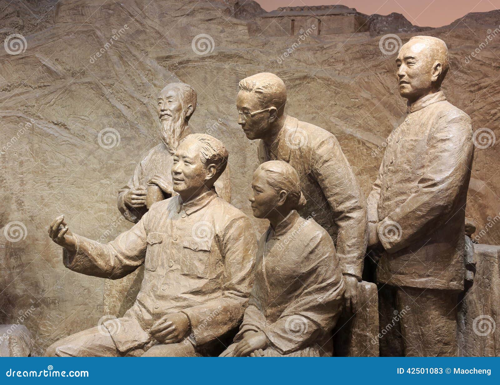 Maozedong und Führer der demokratischen Parteien. 1945, wenn Mao Zedong, der in Verhandlungen mit Kuomintang, Mao zusammen sprechen mit Heidekraut Soong Ching, Zhang lan, huangyanpei und anderen Führern der demokratischen Parteien teilnimmt Schießen in den demokratischen Parteien Museum, Chongqing, Porzellan