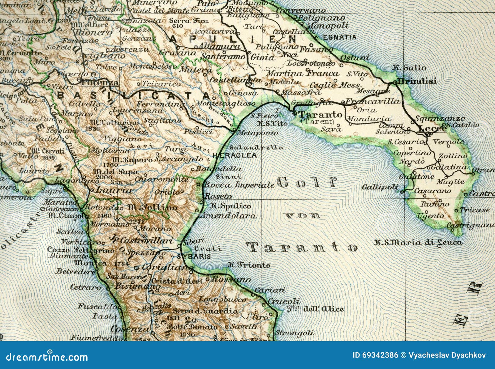 Mapa velho do atlas geográfico 1890 com um fragmento do Apennines, península italiana Itália do sul Golfo de Taranto