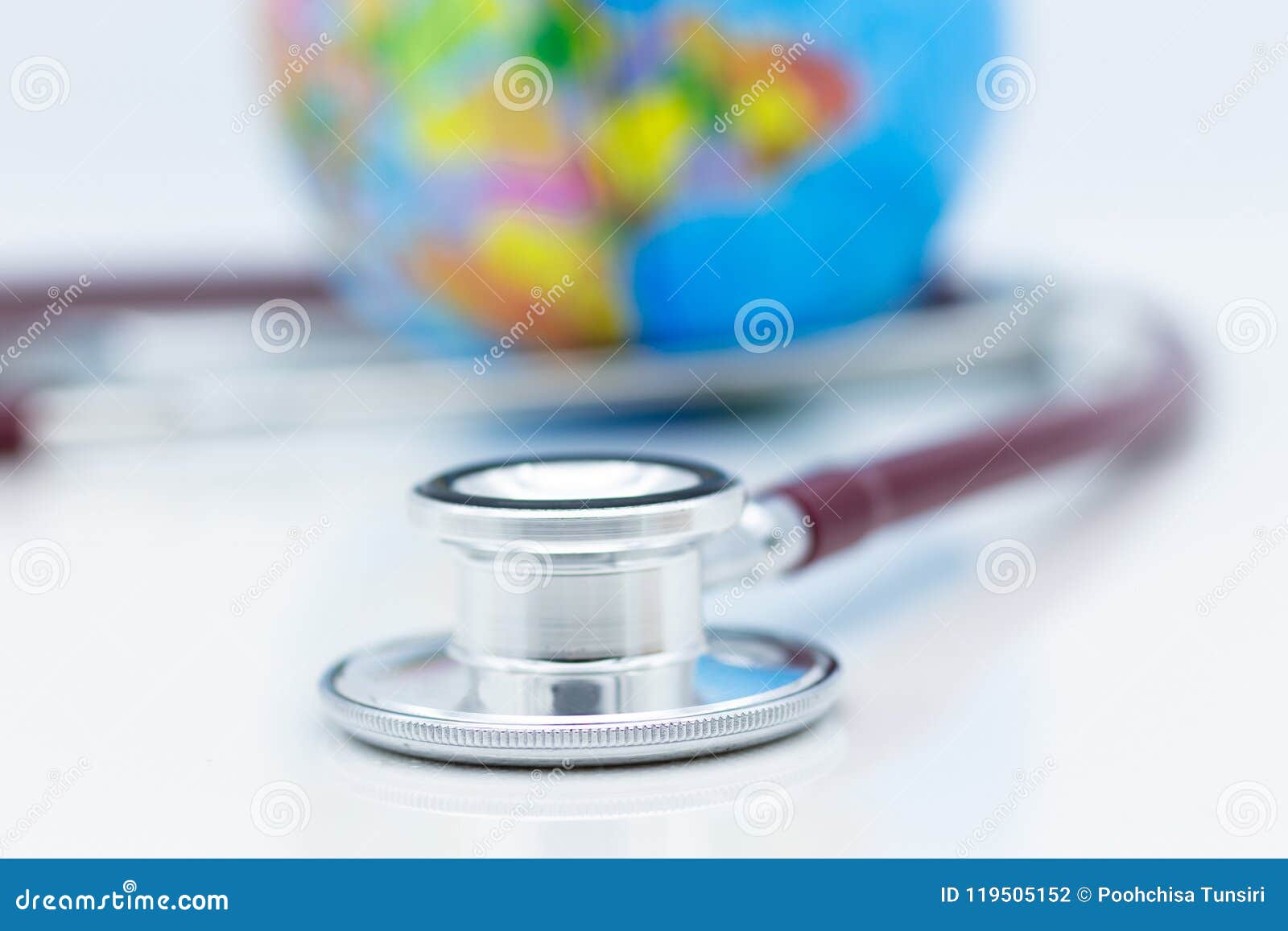 Svolge Assistenza Medica In Tutto Il Mondo Mappa Di Mondo E Dello Stetoscopio Uso Di Immagine Per Assistenza