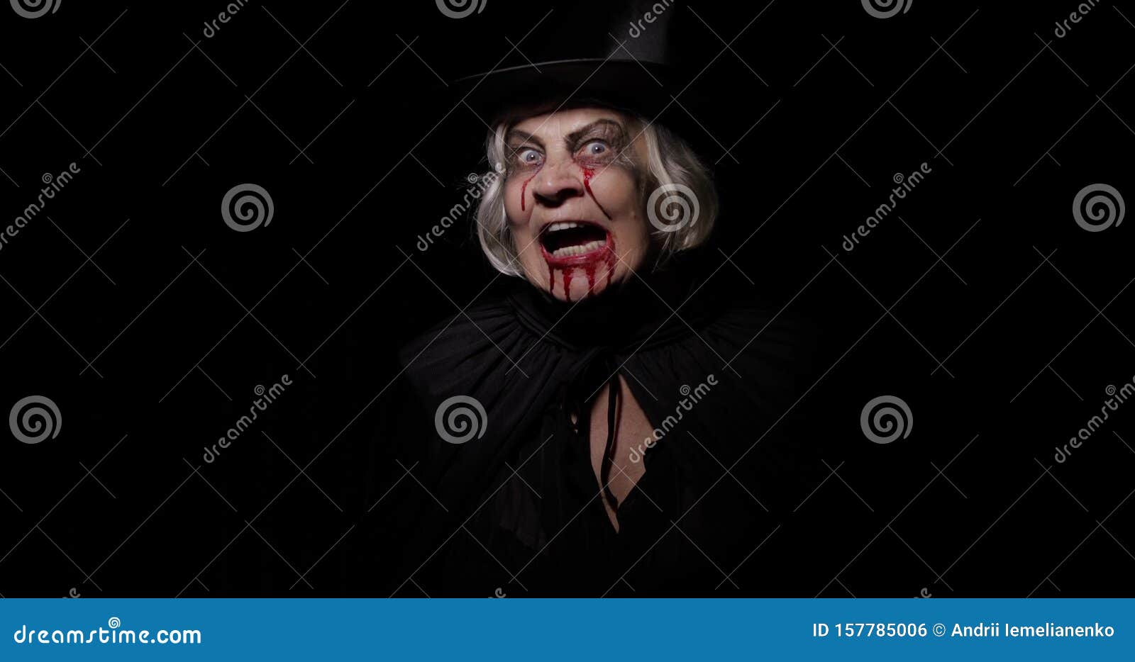 Maquiagem De Bruxas Antigas Retrato De Mulher Idosa Com Sangue No Rosto  Filme - Vídeo de pesadelo, menina: 157788602