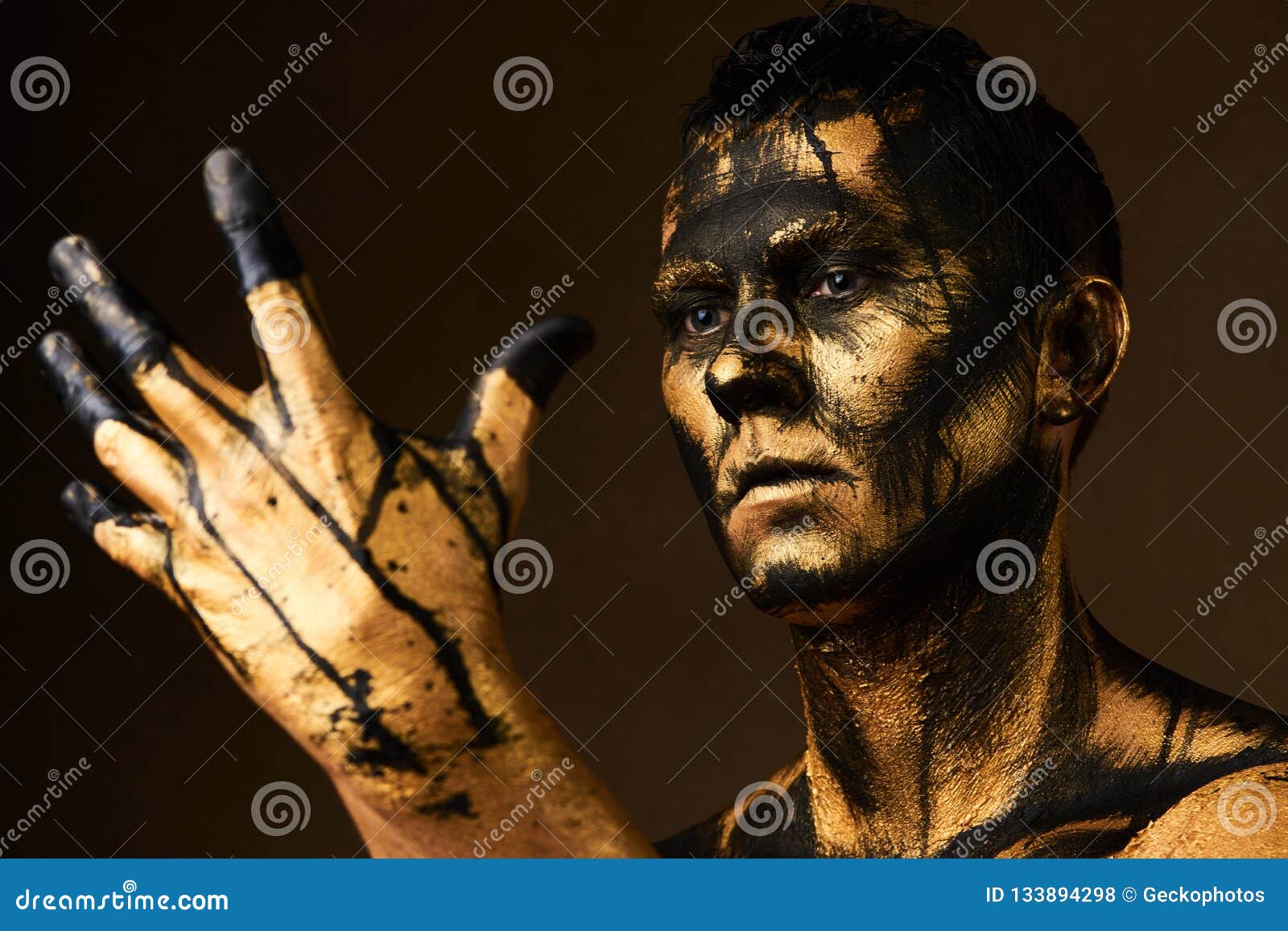 Maquillage Et Theme De Halloween Mineur De Charbon Et D Or Photo Stock Image Du Yeux Geste Maquillage Et Theme De Halloween Mineur De Charbon Et D Or Photo Stock Image Du Yeux Geste