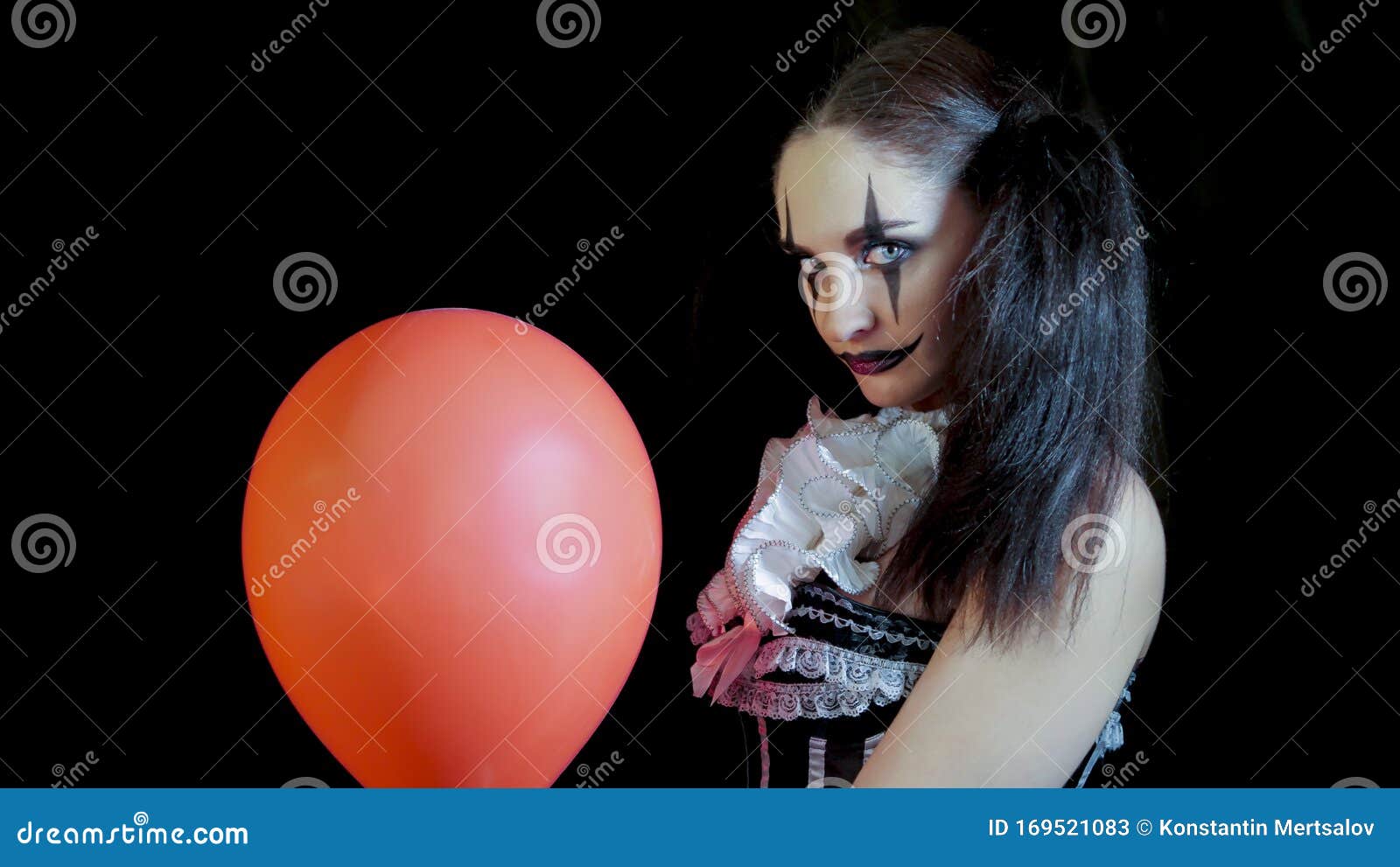 Maquillage Facile D'Halloween La Fille Avec Le Ballon Rouge, Sous