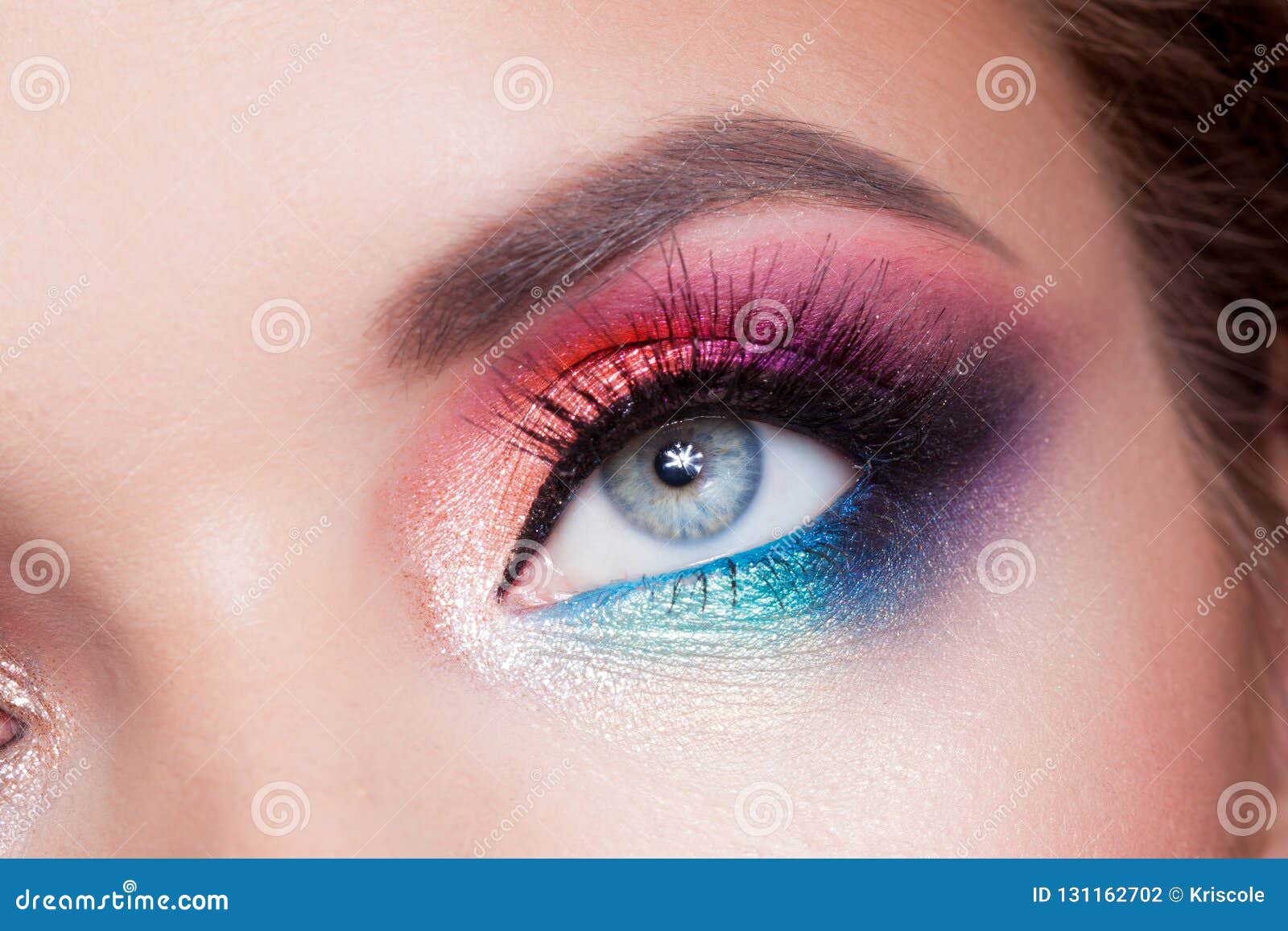 bel oeil bleu en gros plan, maquillage lumineux 6060136 Photo de