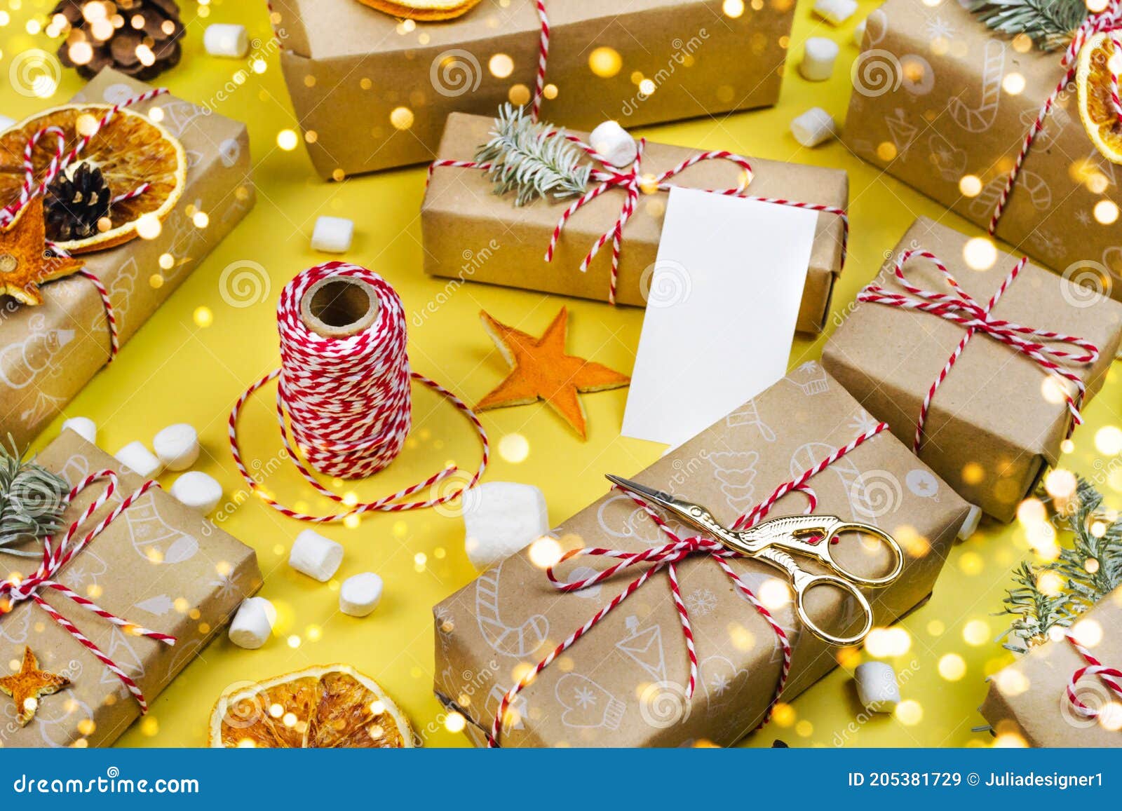 Maquillaje De Tarjetas De Regalo De Año Nuevo. Muchas Cajas De Regalo Sobre Fondo Amarillo. Navidad Nueva Vida Imagen de archivo - Imagen de abeto, handmade: 205381729 Maquillaje De Tarjetas De Regalo De Año Nuevo. Muchas Cajas De Regalo Sobre Fondo Amarillo. Navidad Nueva Vida Imagen de archivo - Imagen de abeto, handmade: 205381729