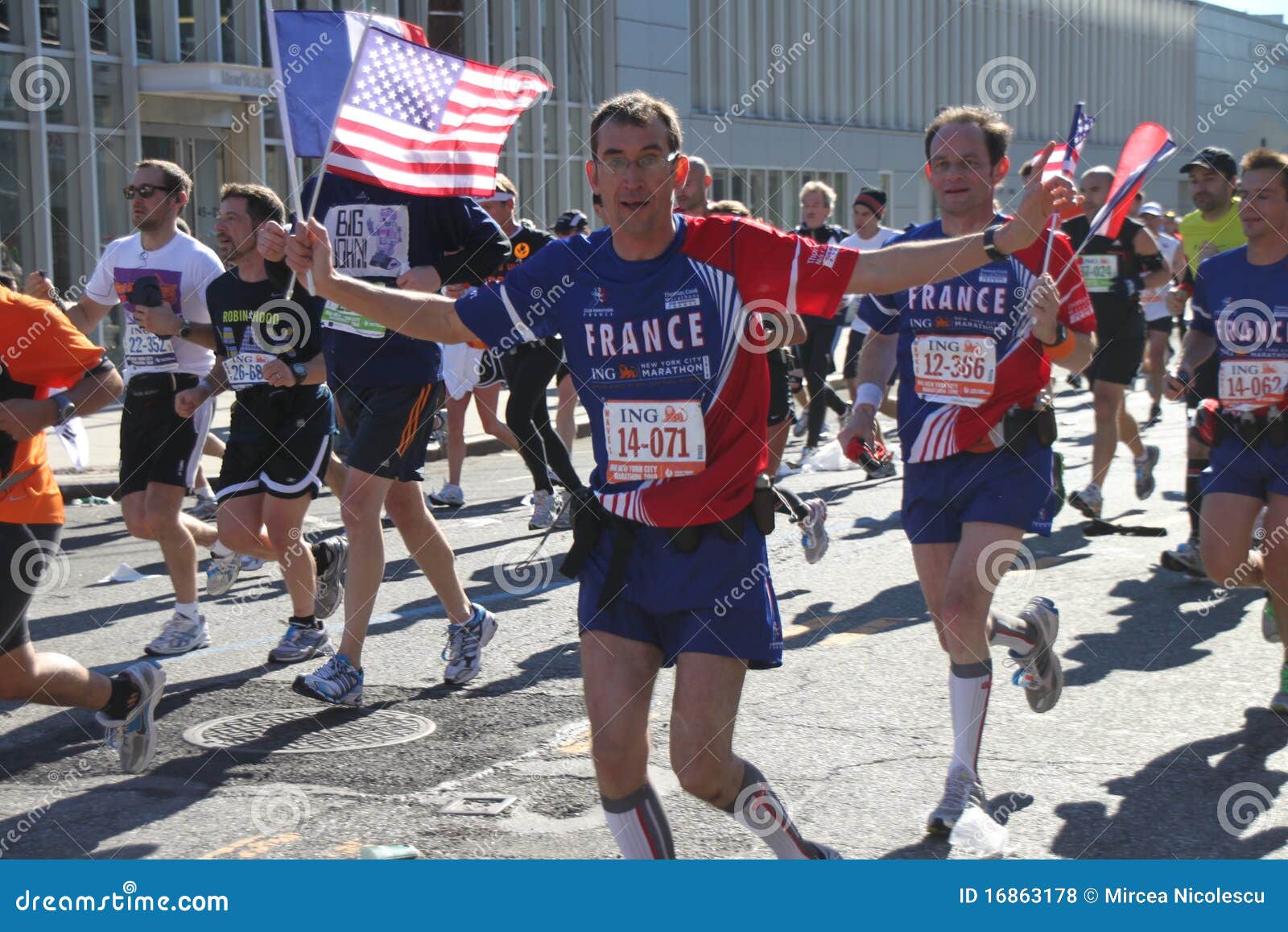 Marathon de 2010 NYC. Participants au marathon de New York City de 2010 annuaires, plus grand un tel événement dans le monde - 45000 participants aujourd'hui. Image prise non 2010 7ème