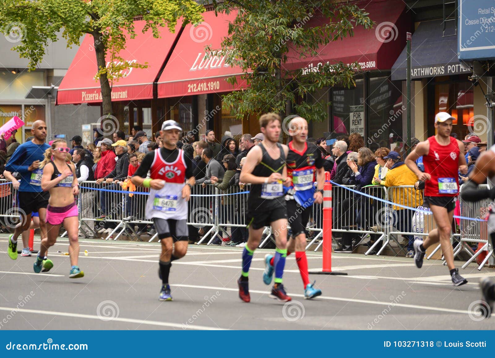 Participants courant le marathon de 2017 NYC