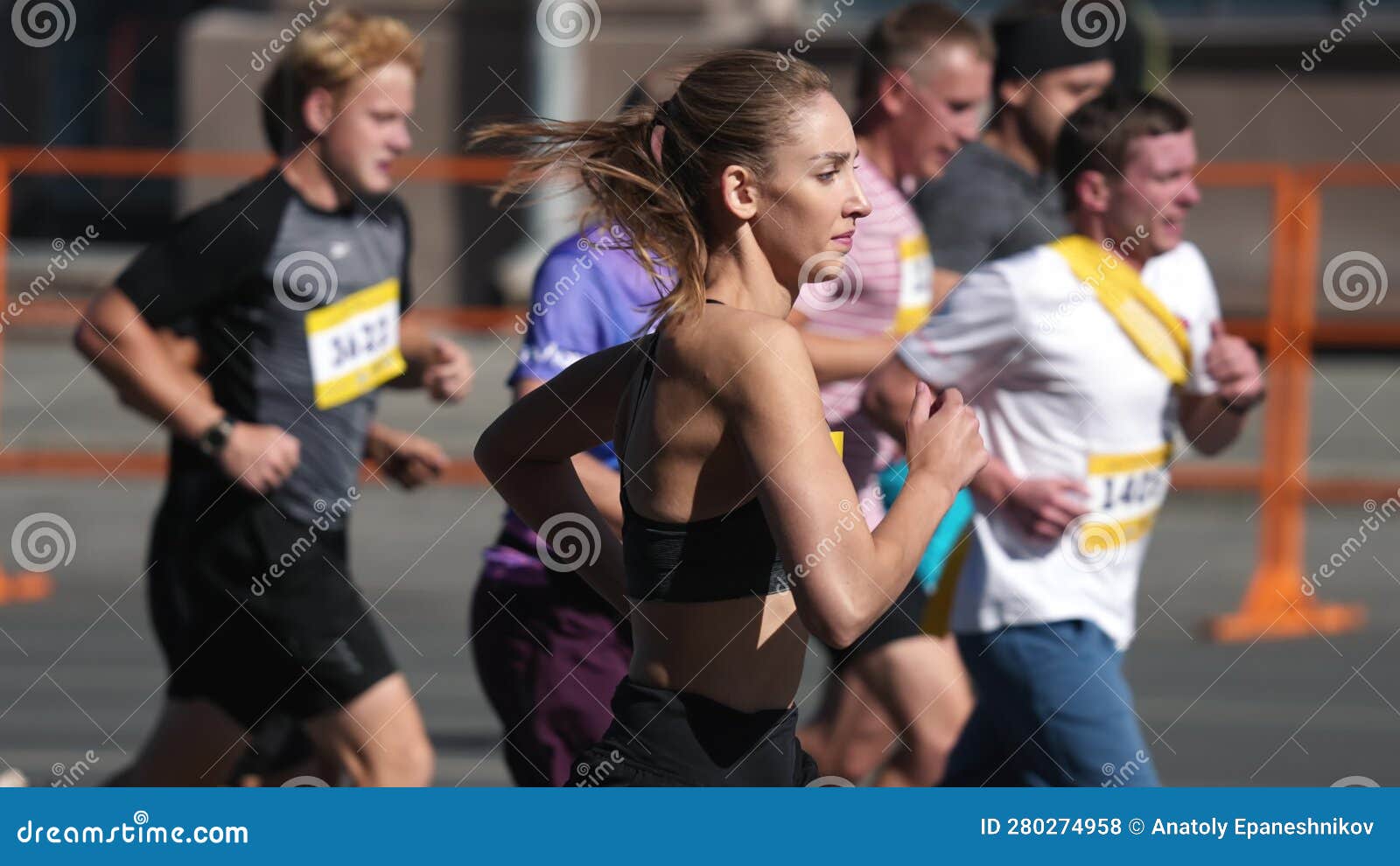 Maratona Campeã. Atleta Mulher Corredor. Competição Desportiva