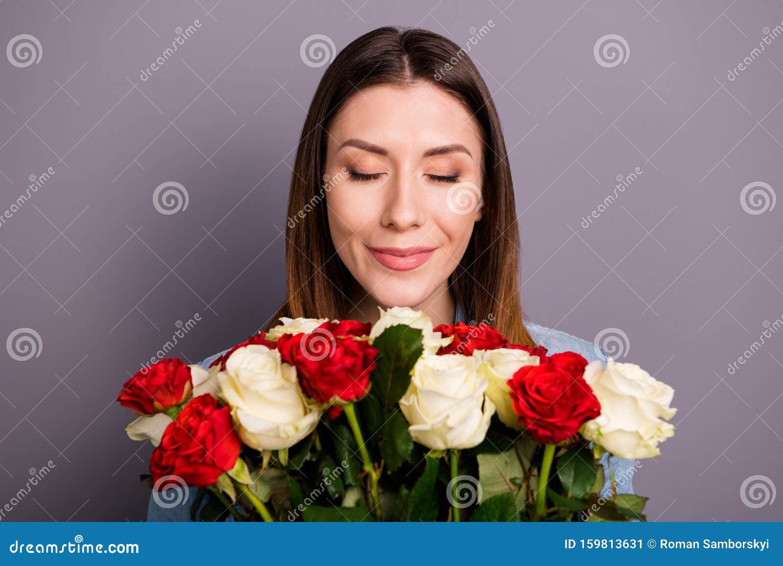 Maravillosas Rosas De Mi Novio. FotografÃa De La Tranquila Y Tranquila Mujer Positiva Sostener Ramas De Flores Rosas Olor Disfrut Imagen de archivo - Imagen de calma, fecha: 159813631 Maravillosas Rosas De Mi Novio. FotografÃa De La Tranquila Y Tranquila Mujer Positiva Sostener Ramas De Flores Rosas Olor Disfrut Imagen de archivo - Imagen de calma, fecha: 159813631