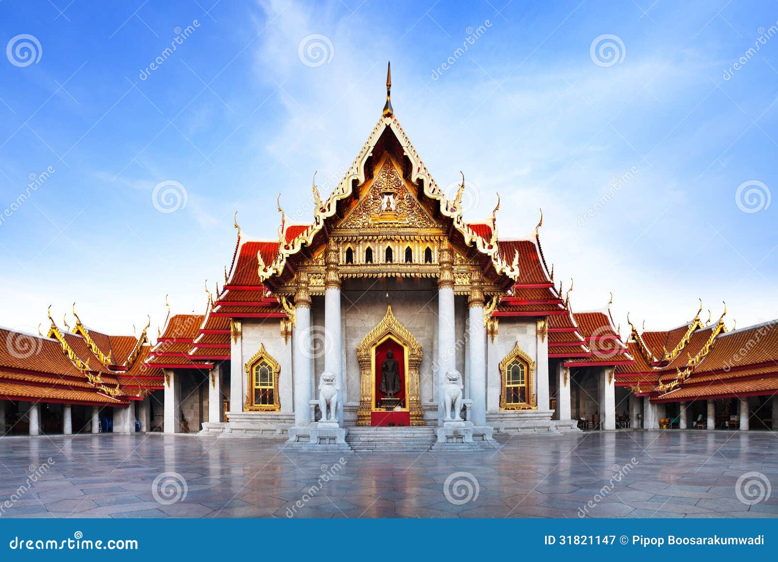 marble temple (wat benchamabophit dusitvanaram), major tourist attraction, bangkok, thailand.