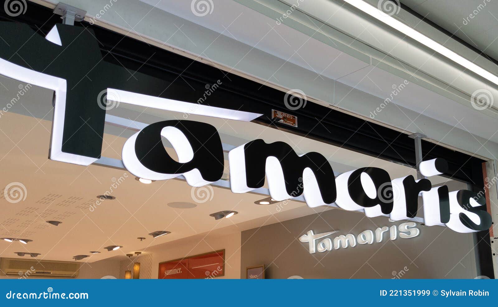 Marca De Logotipo De Tamaris Tienda De Moda Y Tienda De Señas De Texto En  La Tienda De Moda De La Fachada Del Calzado Imagen de archivo editorial -  Imagen de nantes,
