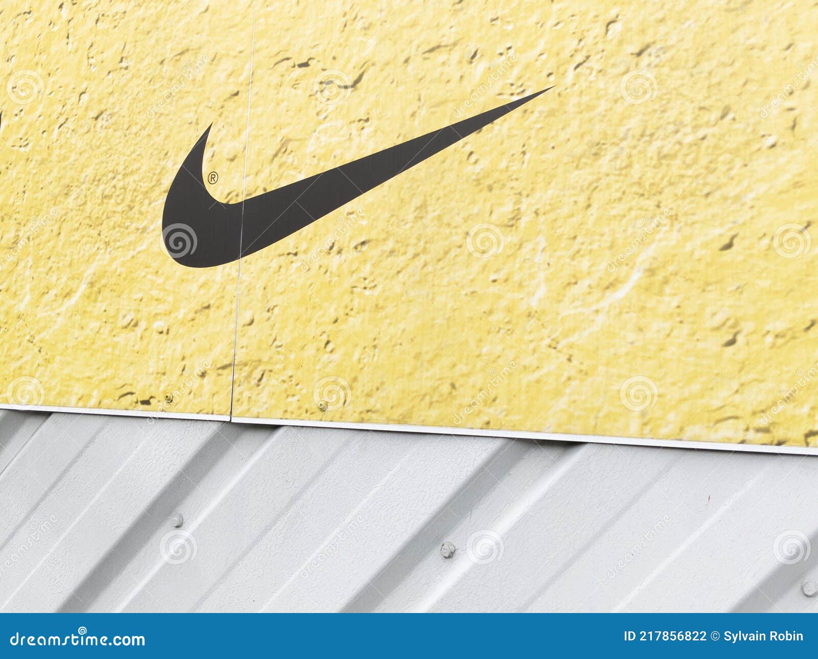 Nike Logo Signo Tienda De American Shop Multinational Corporation Fabrica Fotografía editorial - Imagen de fabricante, ropa: