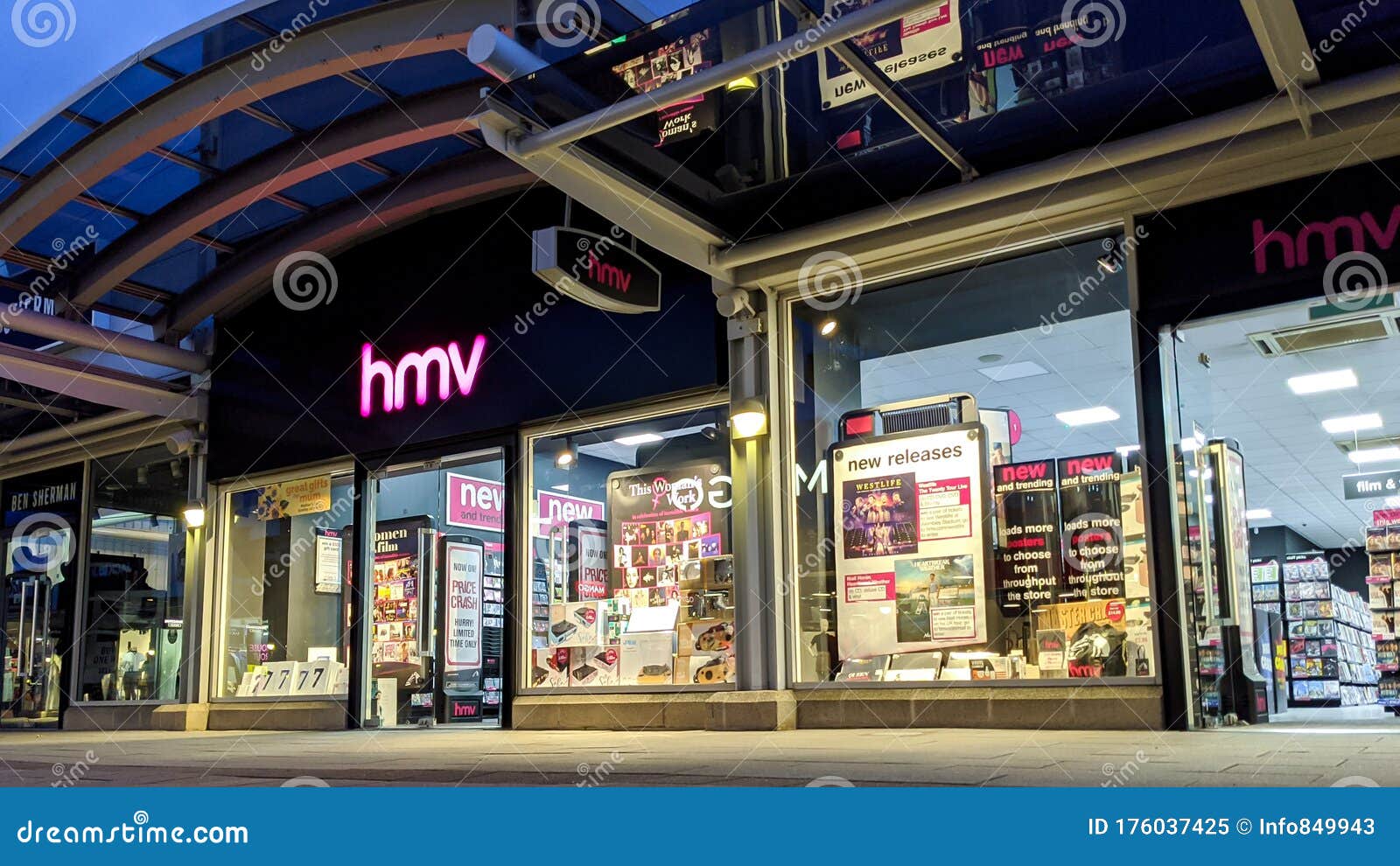 3,879 Shop Display Lighting Stock Photos - Free & Royalty-Free Stock Photos  from Dreamstime - Page 47