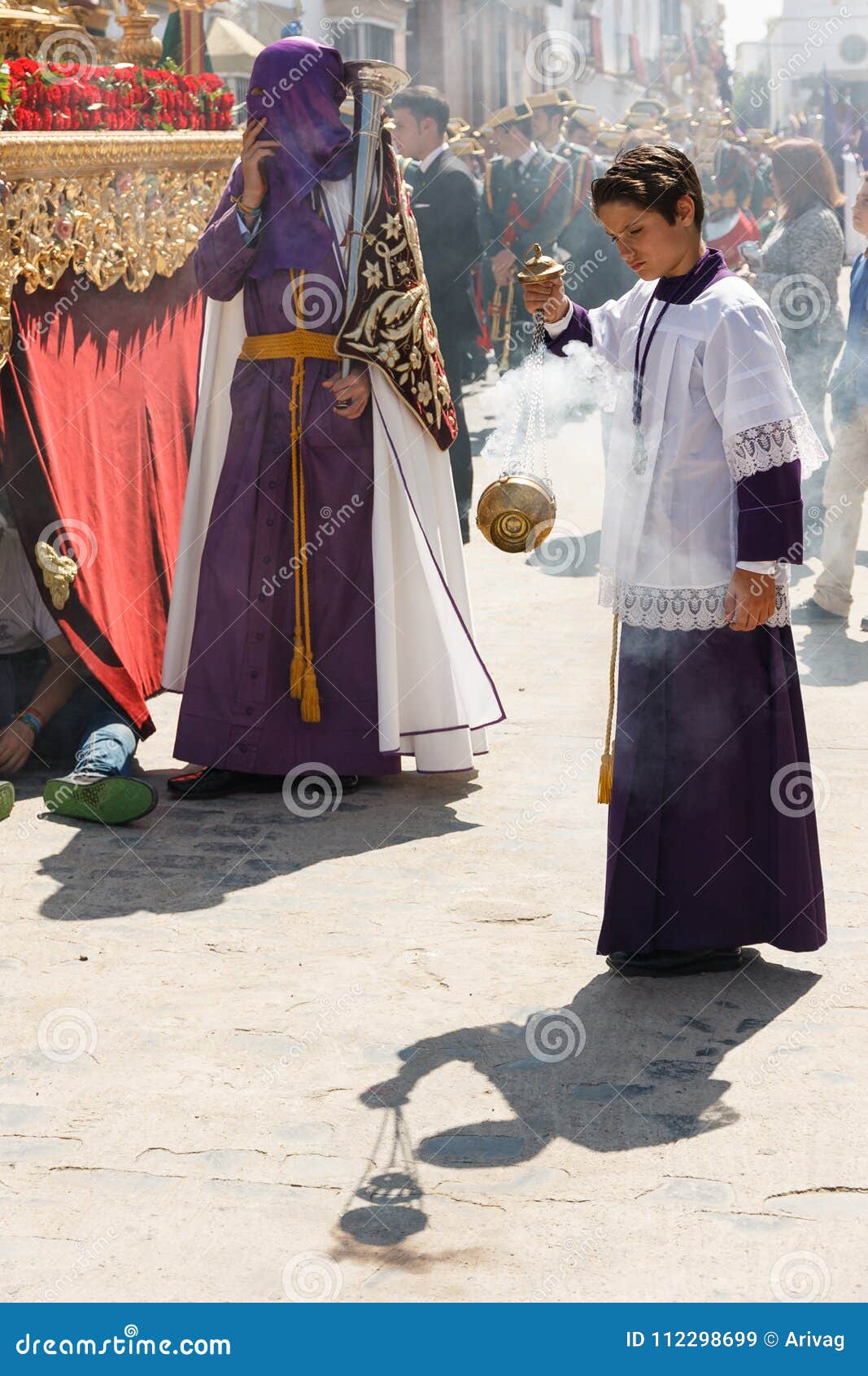 Objetos litúrgicos exhibidos en Semana Santa en Triana, casullas, incensario,  Sevilla, España Stock Photo