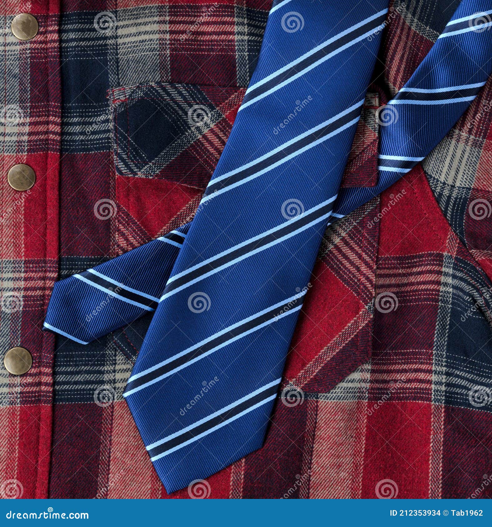 Marco Completo De Camisa a Cuadros Y Corbata Azul Para El Fondo De Vacaciones De Dia De Los Padres Foto de archivo Imagen de camisa chaqueta 212353934