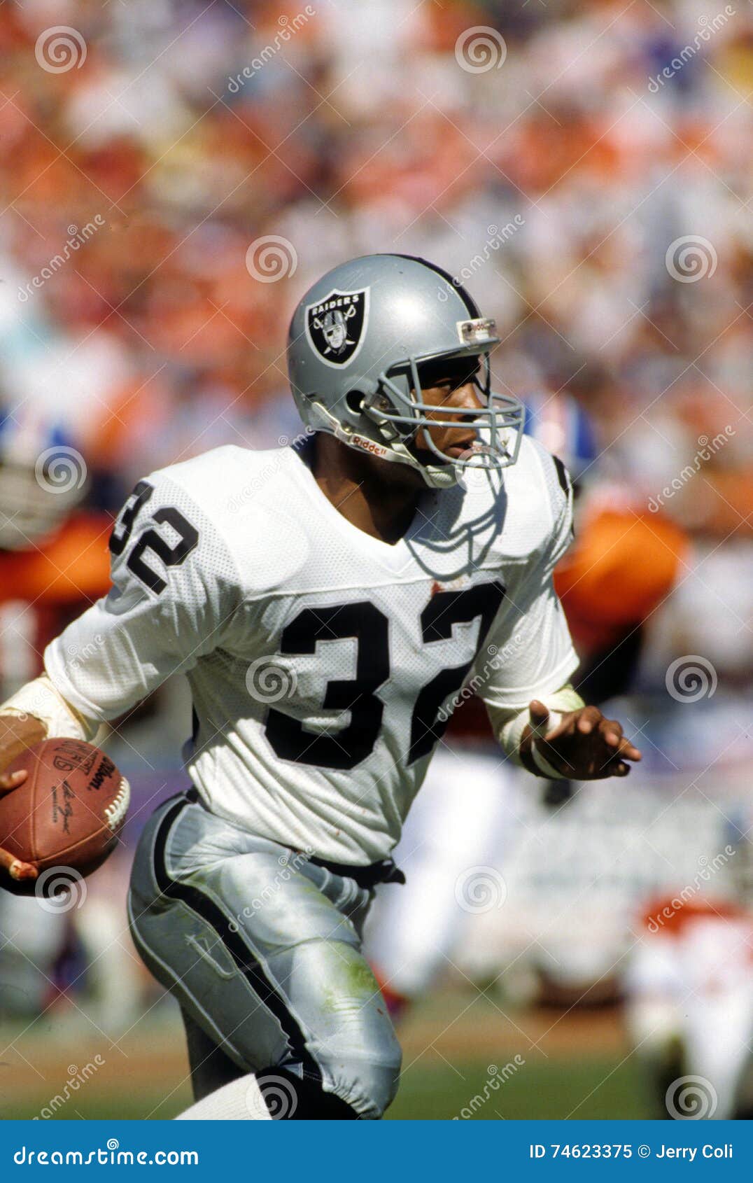 RB Marcus Allen, #32 de voleurs de Los Angeles (Image prise d'une diapositive en couleurs )