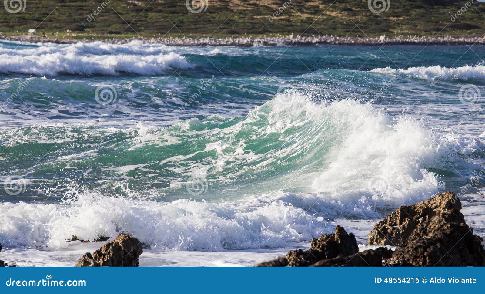 mare in tempesta e onde