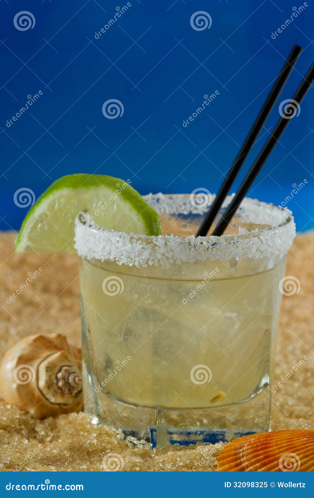 Margarita on the beach stock image. Image of fruit, beverage 32098325
