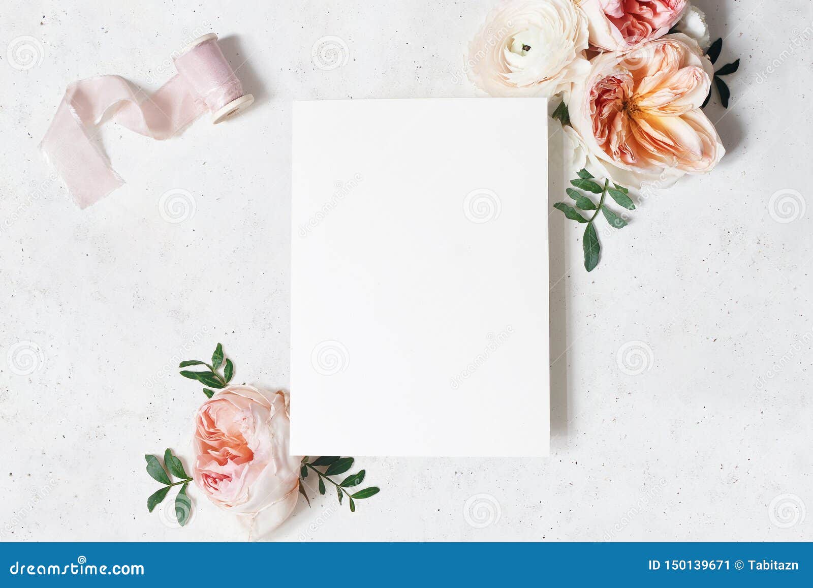 carte de voeux vierge avec enveloppes pour voeux, cartes de mariage, carte  d'anniversaire, maquette pour la conception 10132644 Photo de stock chez  Vecteezy