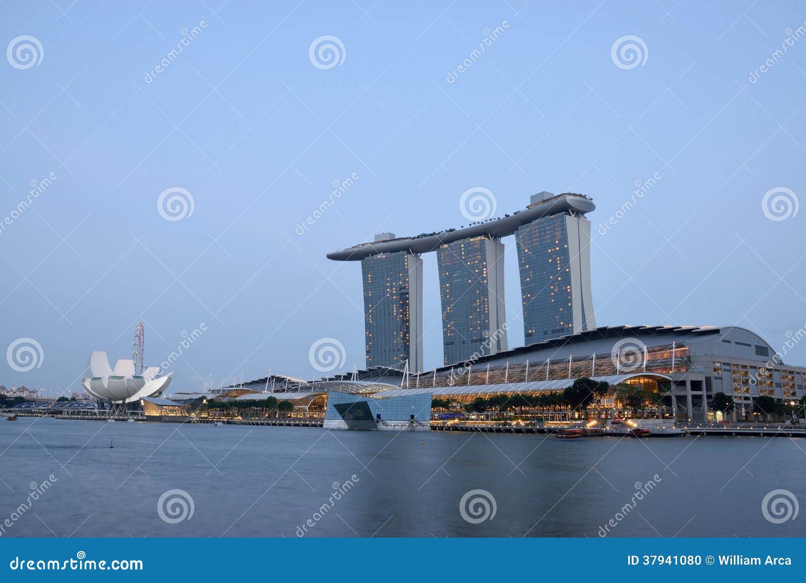 Marina Bay Sands. Luxehotel, wandelgalerijen, en één van het meest popupular gebouw in Singapore