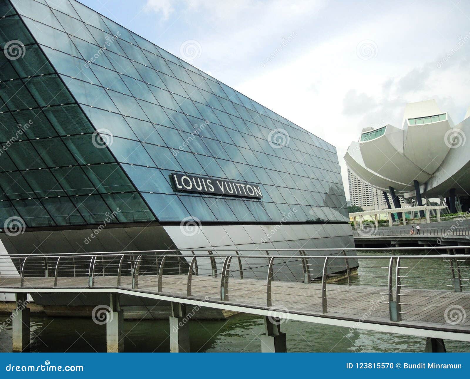 The Louis Vuitton store with modern glass and steel construction at Marina  Bay Sands set in the water of the bay in Singapore Stock Photo - Alamy