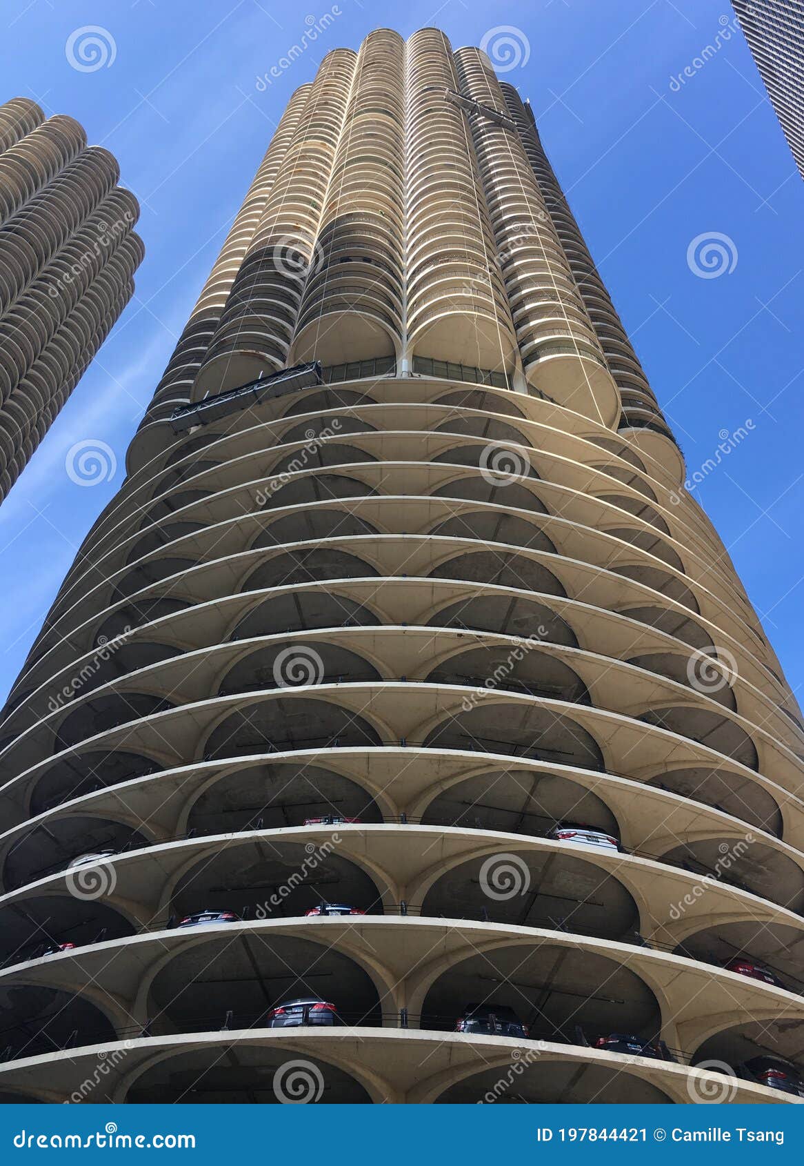 The Honeycomb Parking Garage Building in Downtown Chicago. Stock Photo -  Image of chicago, juxtaposition: 94618334