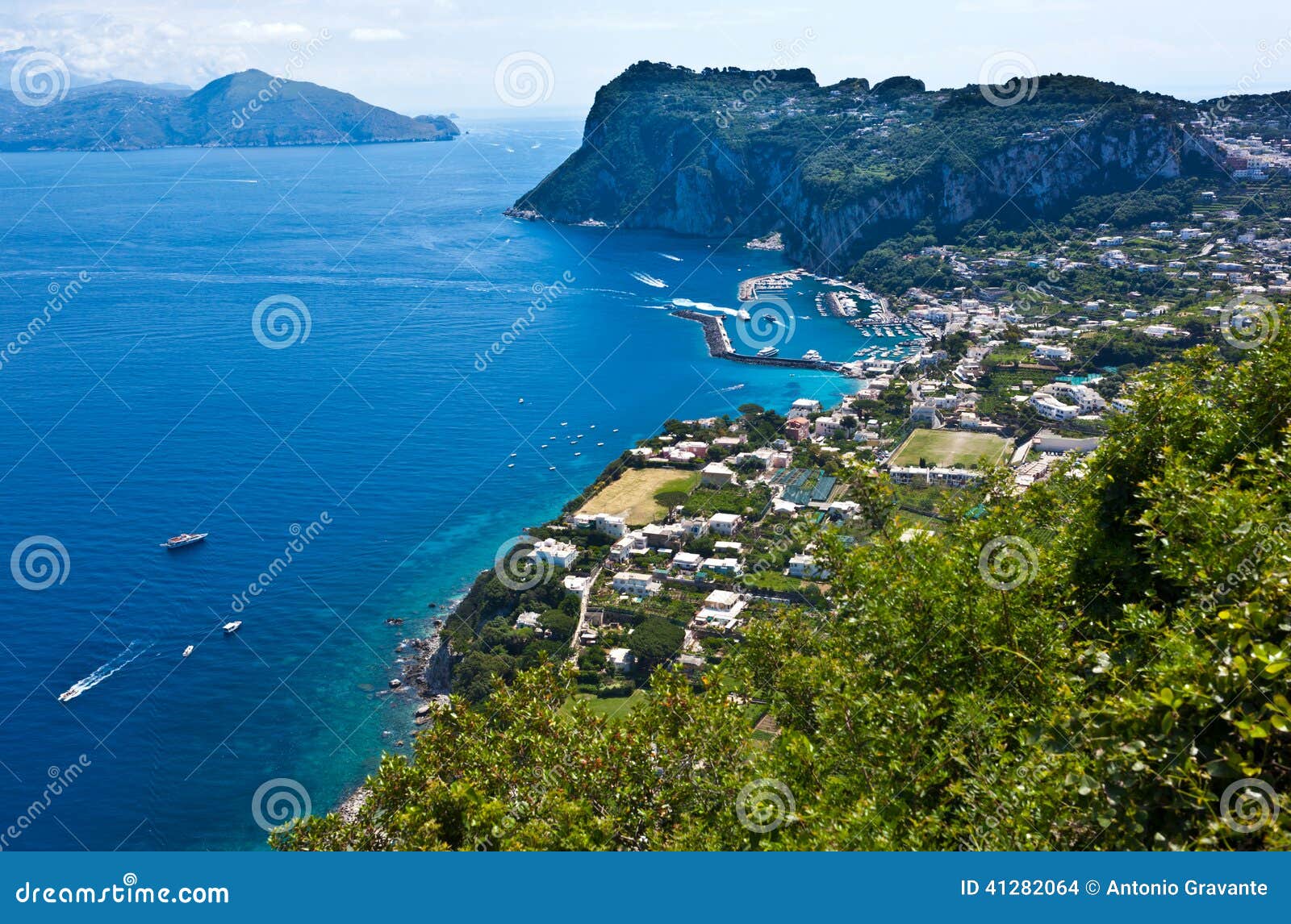 Marina Grande, Capri wyspa, Włochy. Capri wyspa, Campania, Włochy Capri jest wyspą w Tyrrhenian morzu blisko Naples