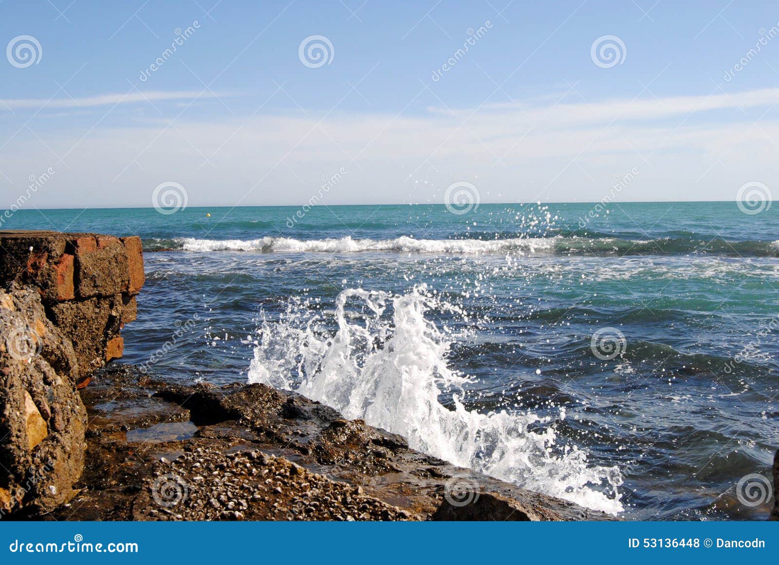 marina. olas y rocas