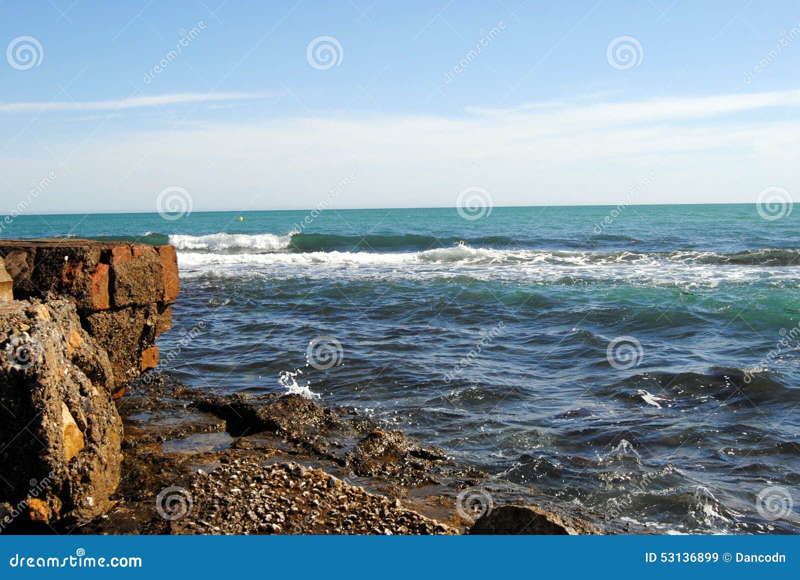 marina. olas y rocas