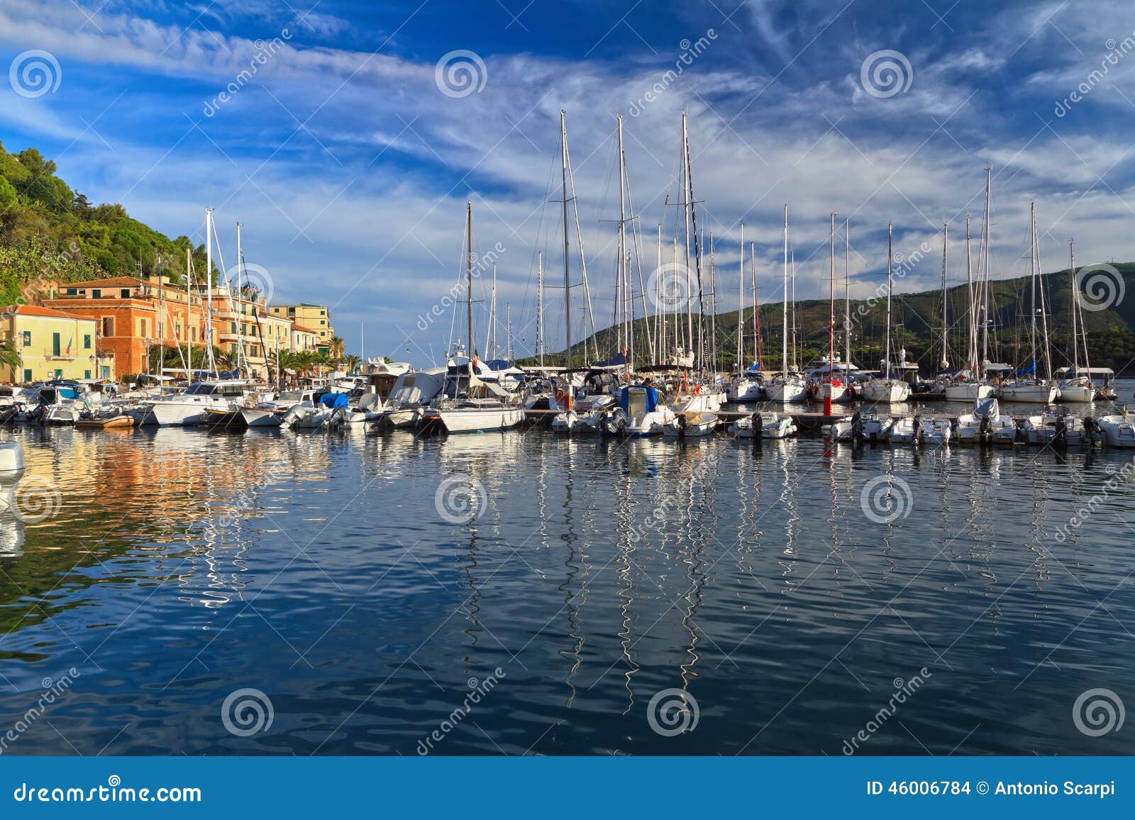 marina in porto azzurro