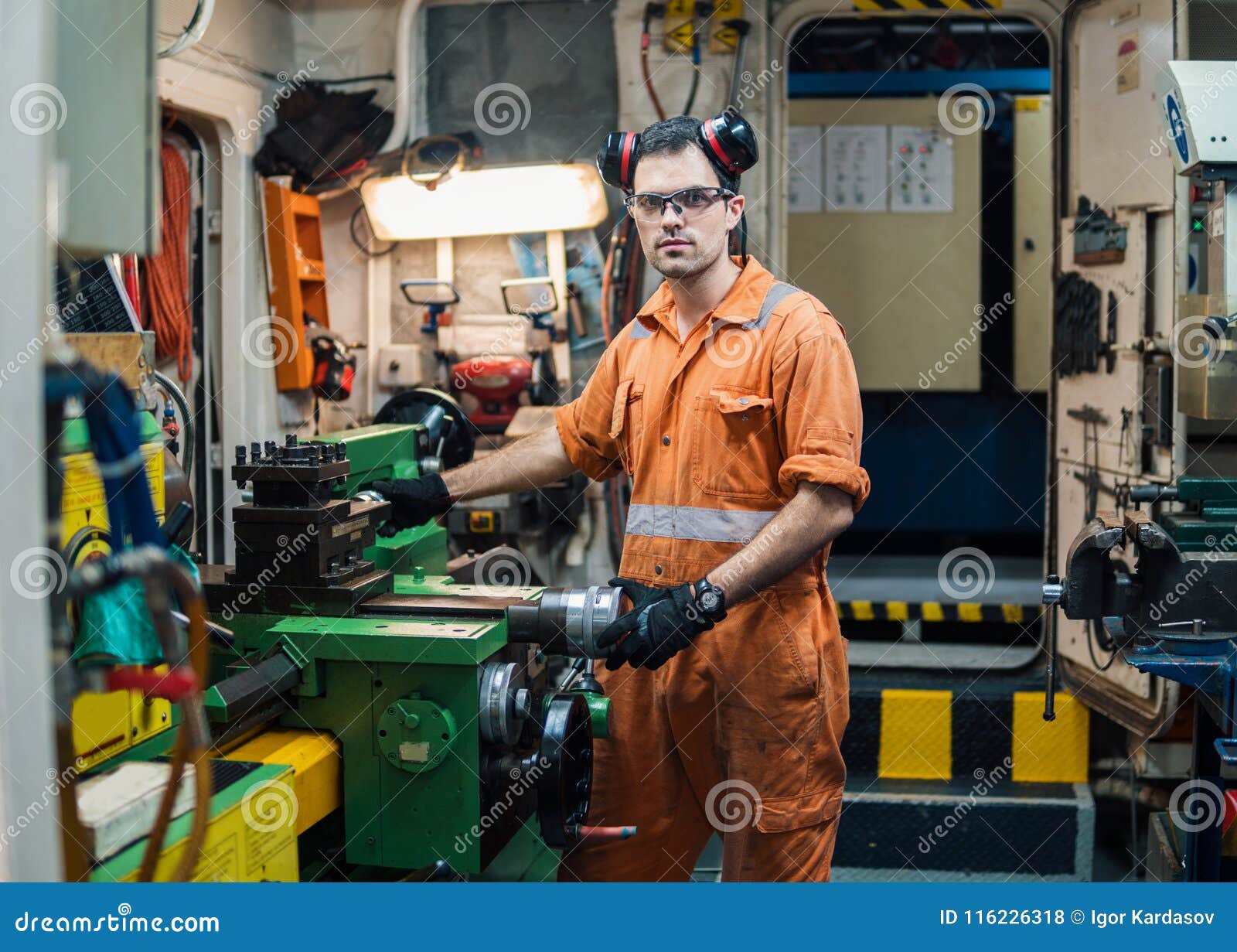 Mechanical engineering jobs at sea