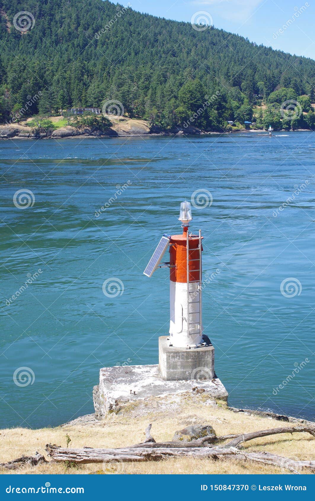 marine navigation lights powered by photoelectric cells