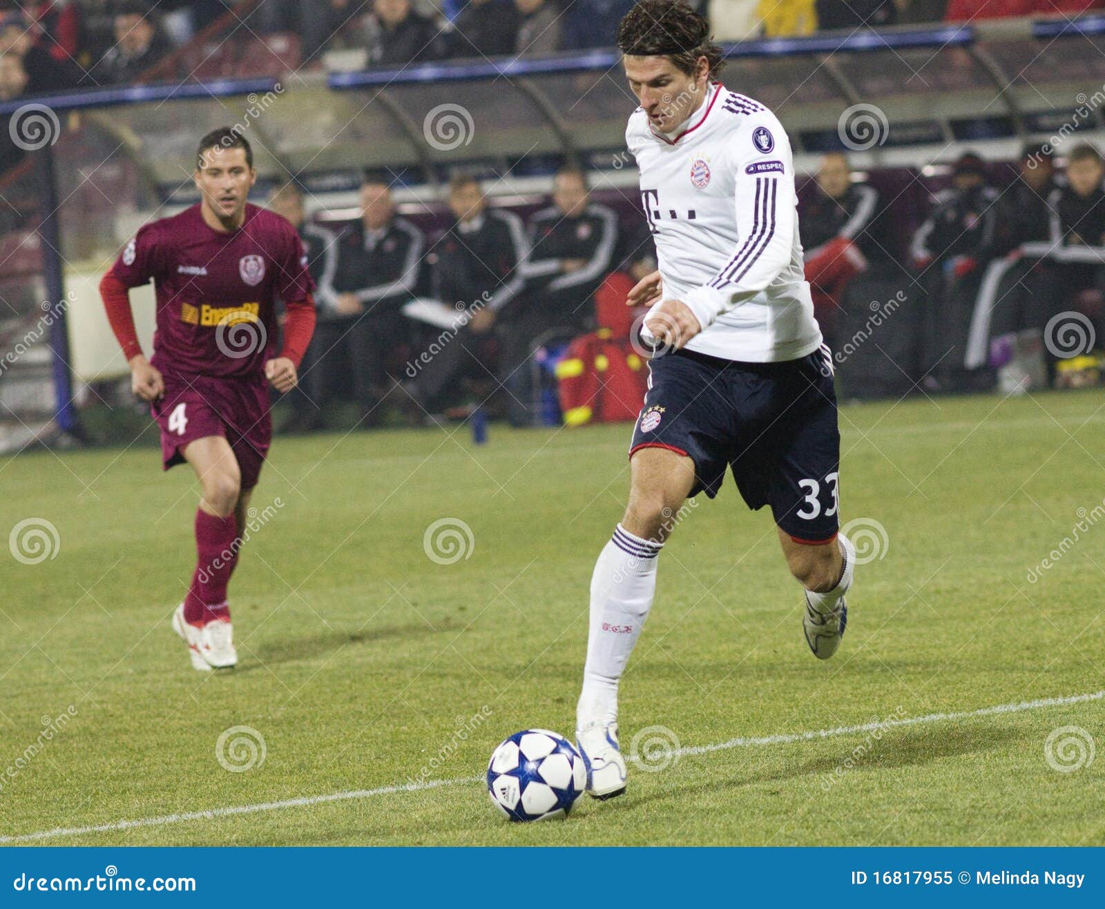 CLUJ-NAPOCA, RUMÄNIEN - 3. November - Mario Gómez in der Abgleichung UEFA-Champions League zwischen CFR Klausenburg 1907 und FC Bayern Munchen - Klausenburg-Napoca am 3. November 2010