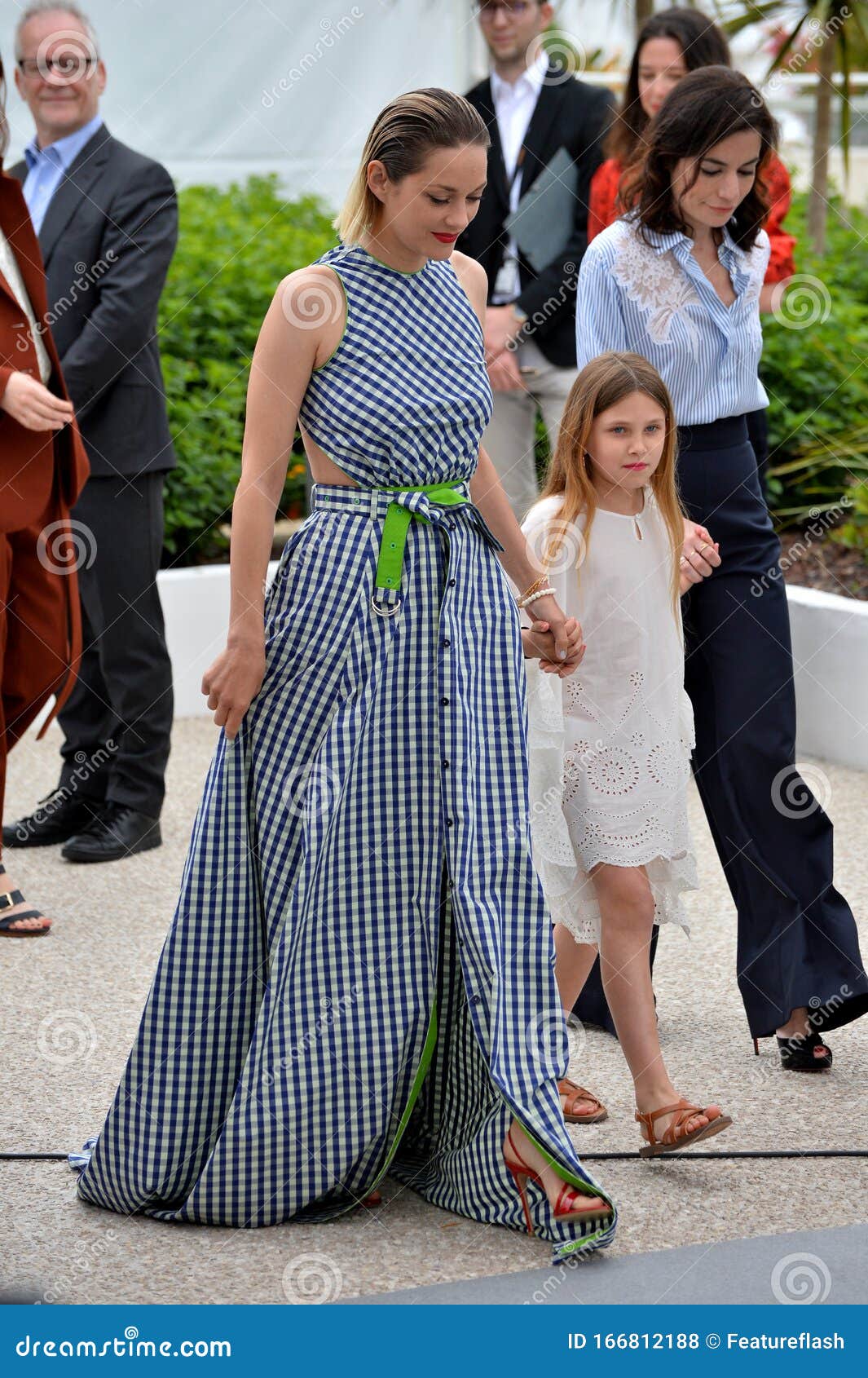 Marion Cotillard, Ayline Aksoy-Etaix Y Vanessa Filho Foto de archivo