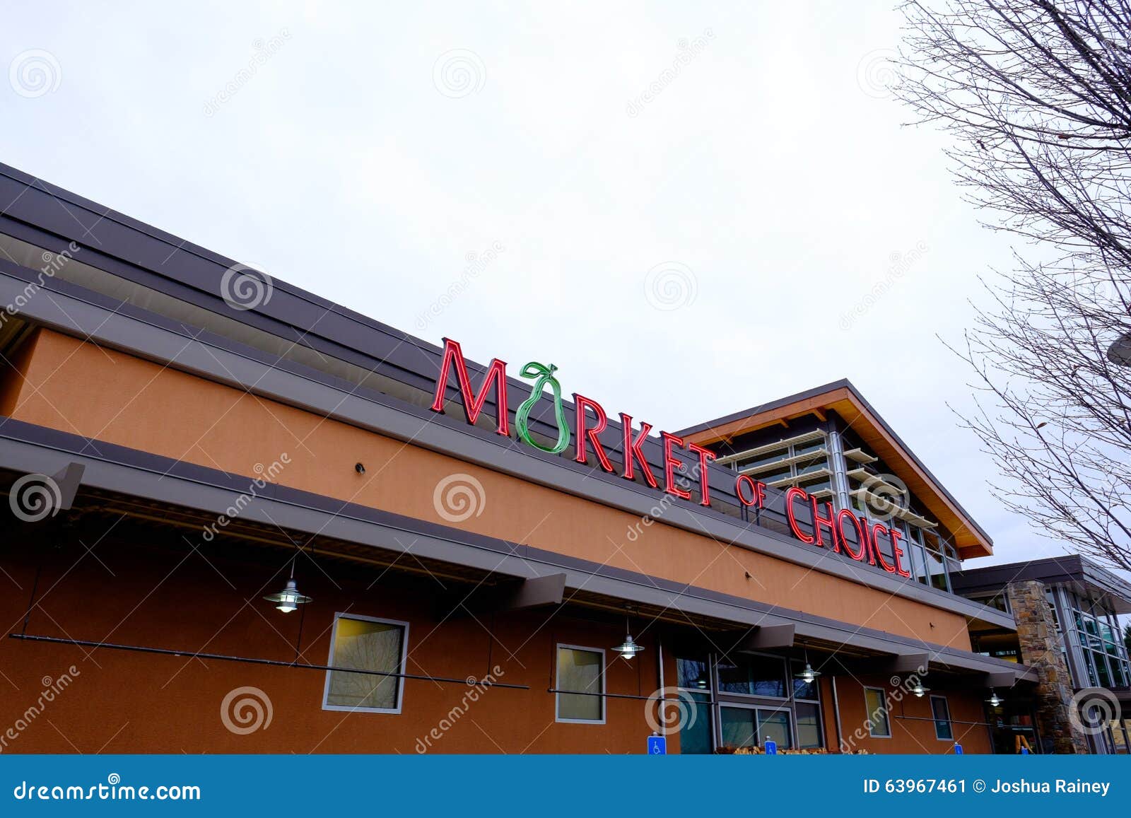 Market of Choice Sign editorial photo. Image of market 63967461