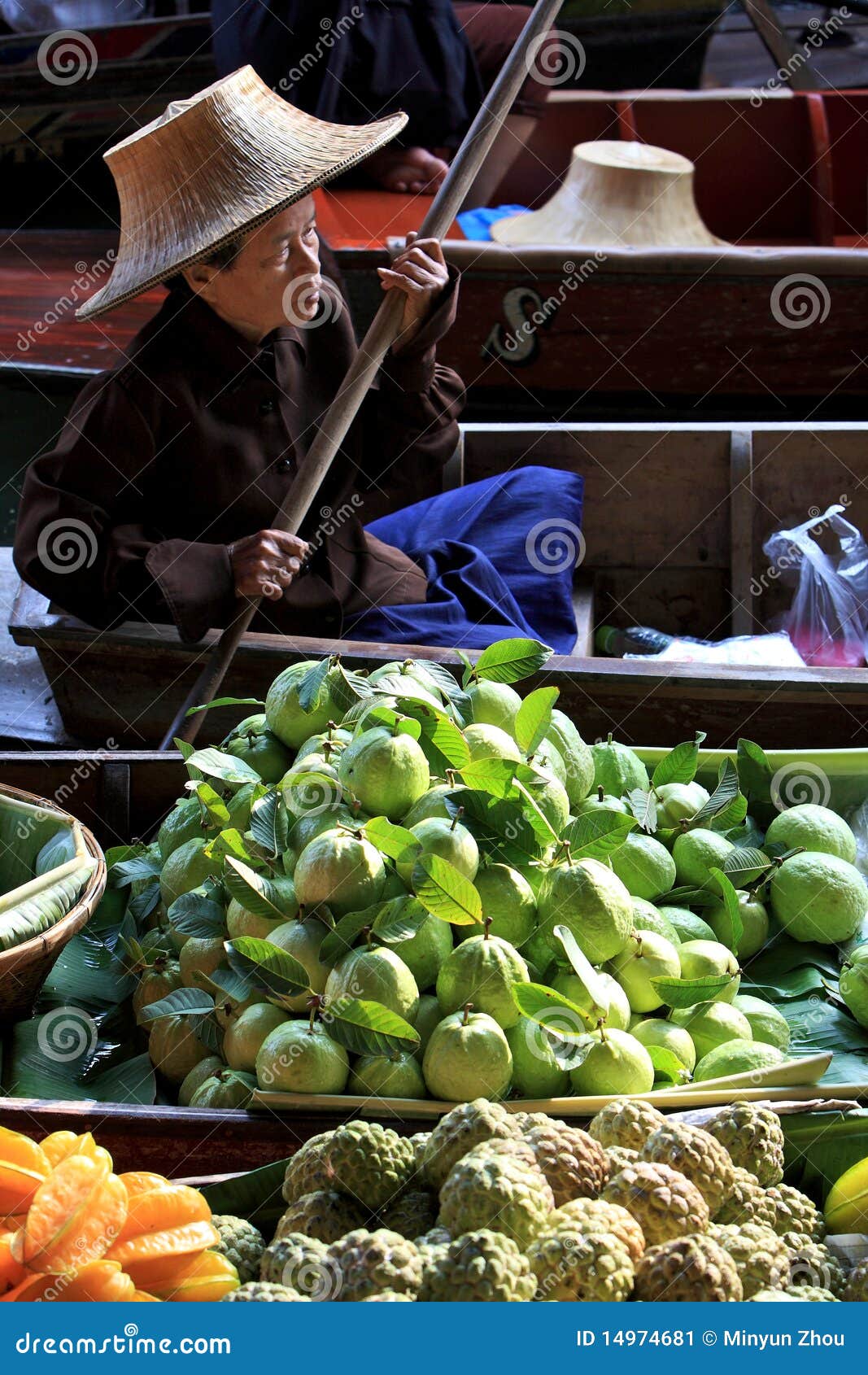 Market.thailand di galleggiamento. Il servizio di galleggiamento di Damnoen Saduak è individuato atDamnoen il distretto di Saduak, la provincia di Ratchaburi, i kms about85 da Bangkok, Tailandia.