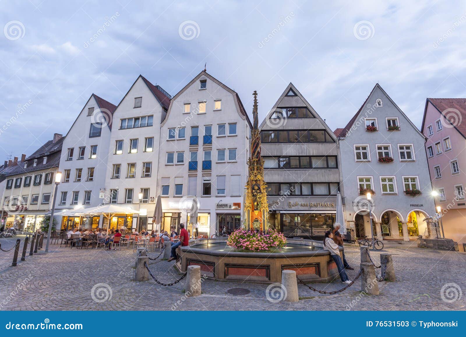 Voorouder diep Onschuld Marktplaats in Ulm, Duitsland Redactionele Stock Foto - Image of plaats,  oriëntatiepunt: 76531503