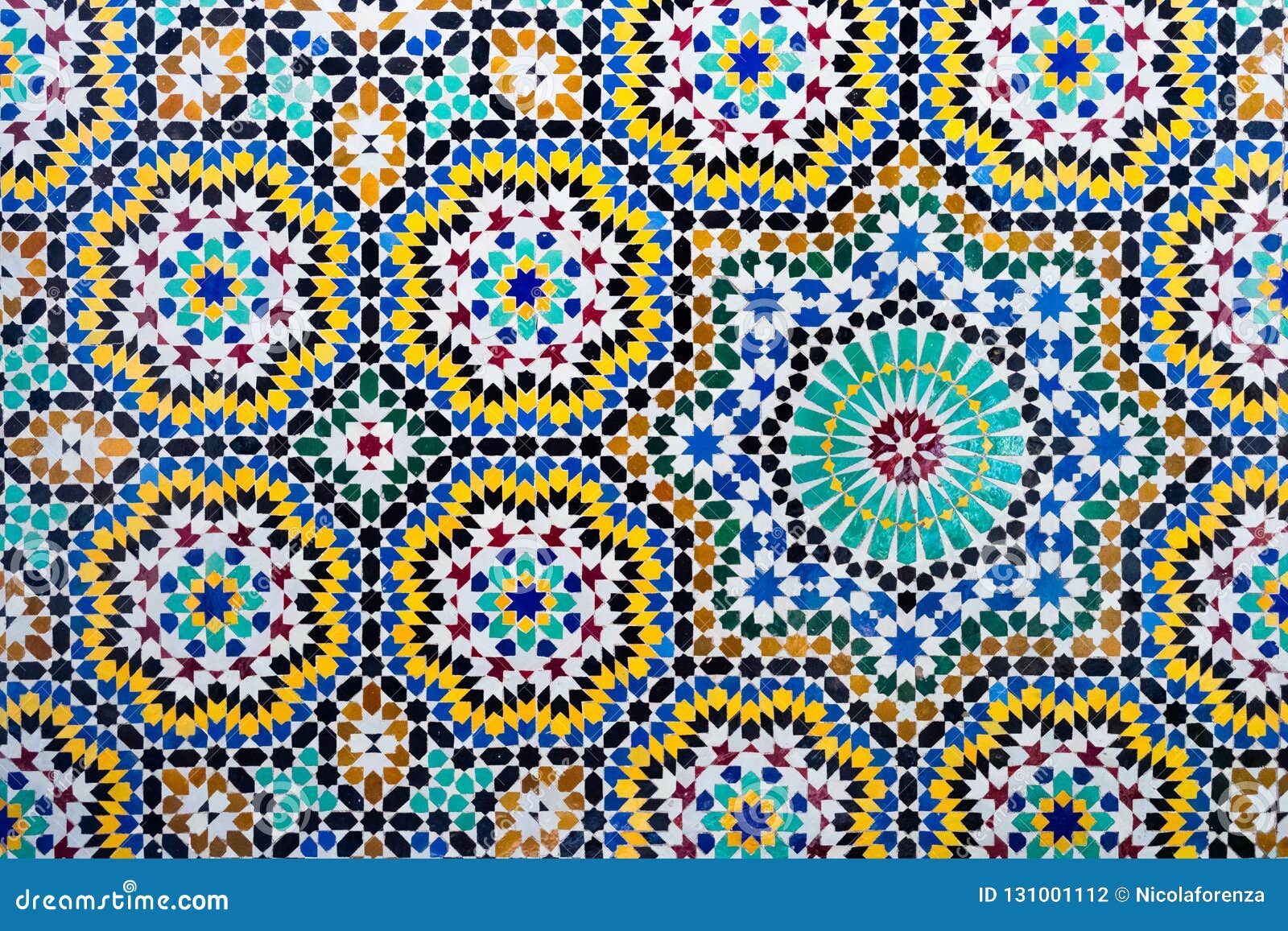 Marockansk stil för islamisk mosaik som är användbar som bakgrund Marockanska mosaiker är välkända i världen