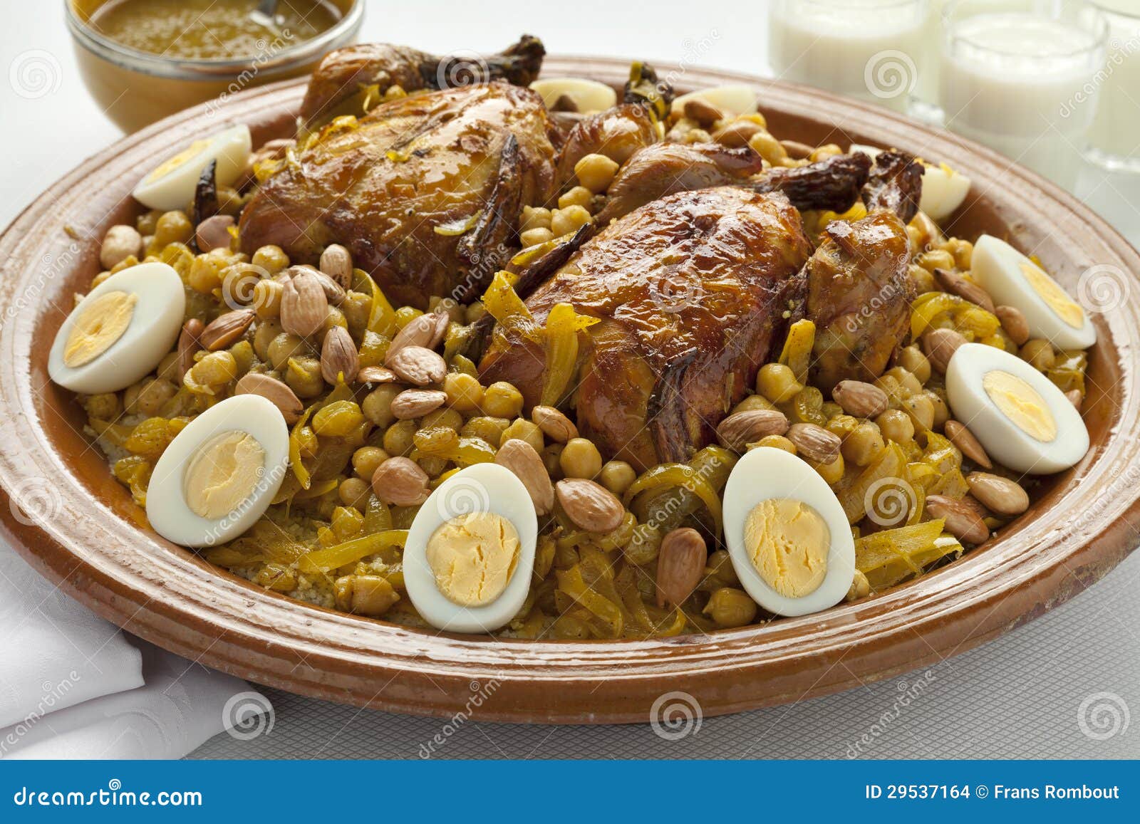 Marokkanisches Couscous Mit Huhn Und Karamellisierten Zwiebeln ...