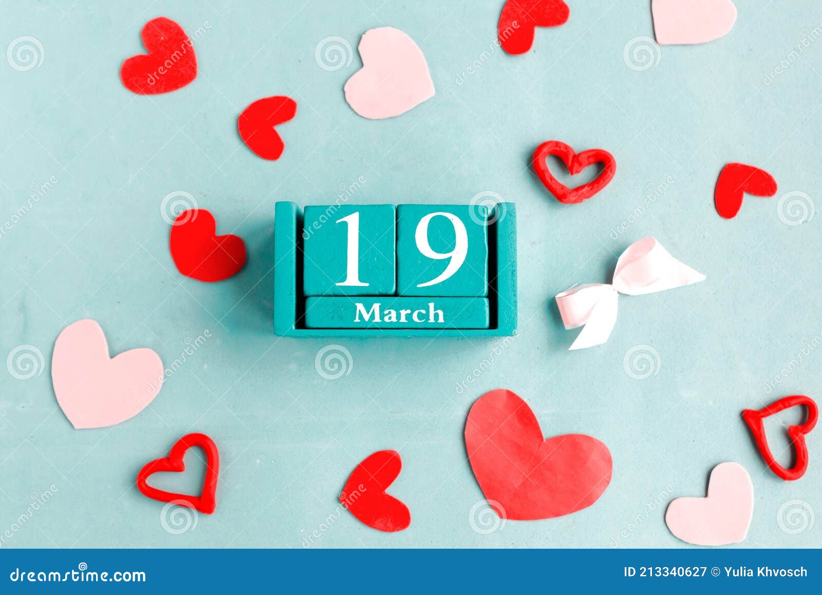 19 Mars. Calendrier Cube Bleu Avec Date Du Mois Image stock - Image du bloc, pastel: 213340627