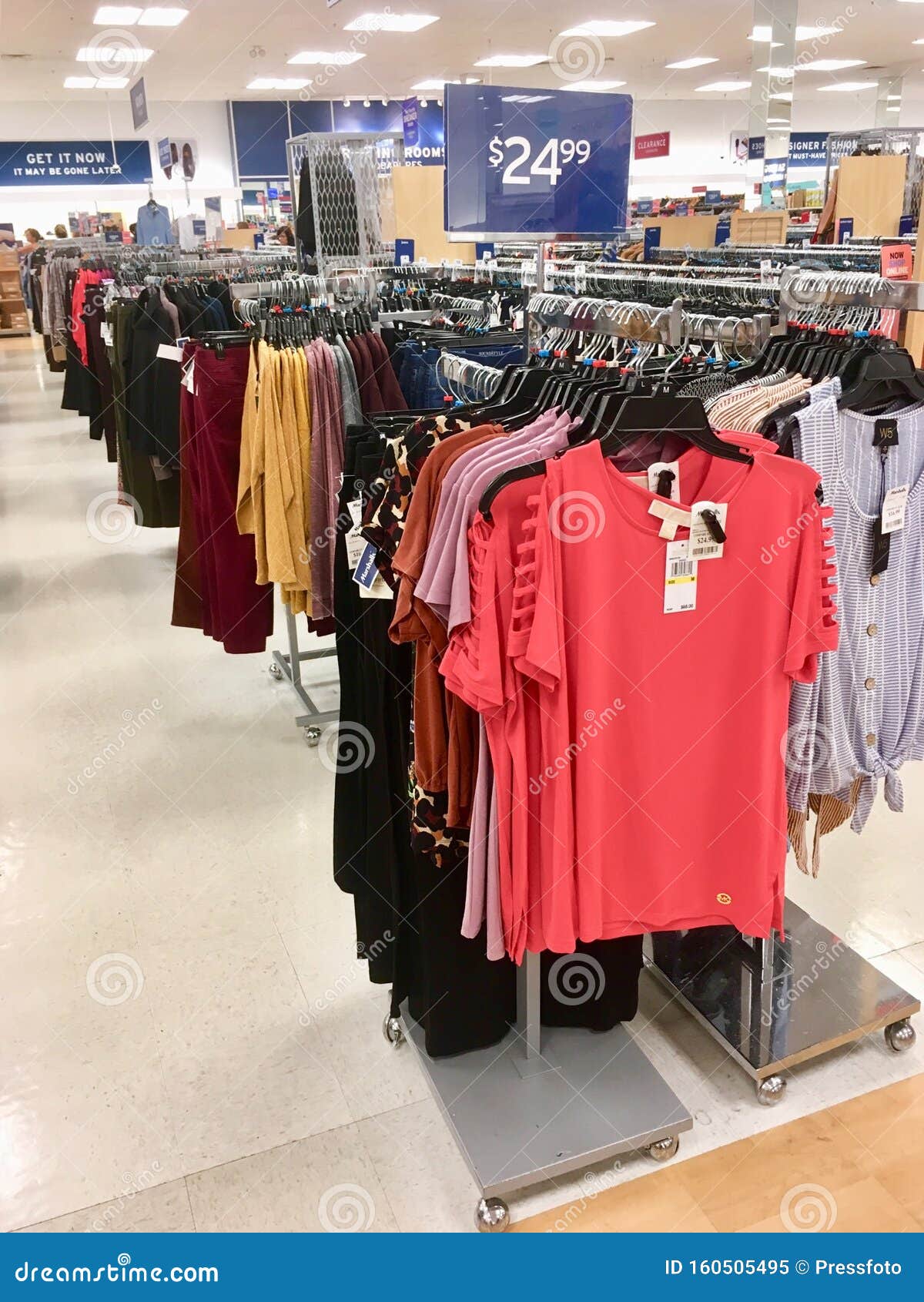 Marshalls store in USA editorial image. Image of concept - 160505495