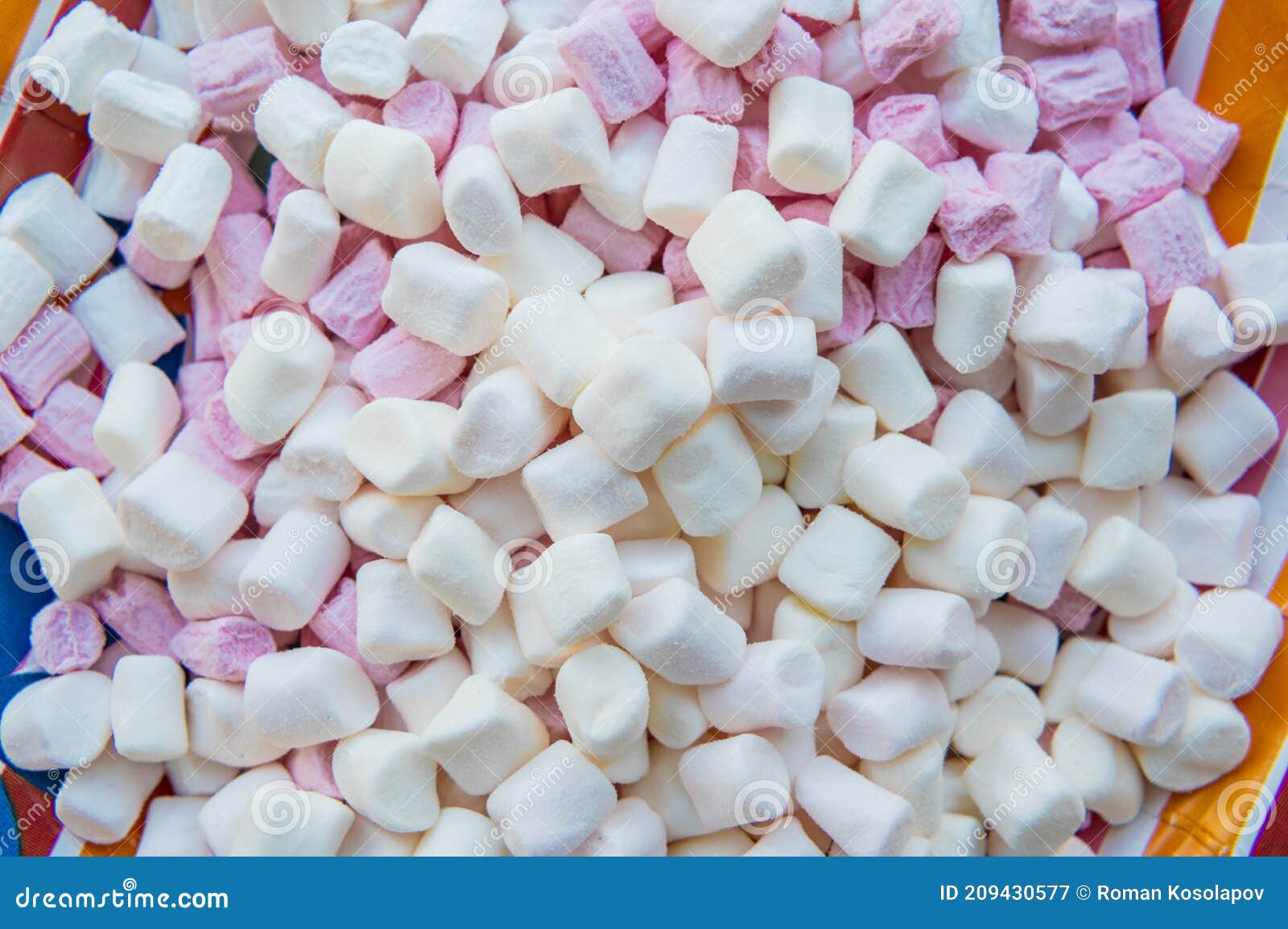 Marshmallow Di Caramelle Dolci Su Piastra Da Utilizzare Come Trama O  Sfondo. Immagine Stock - Immagine di rosa, rotondo: 209430577